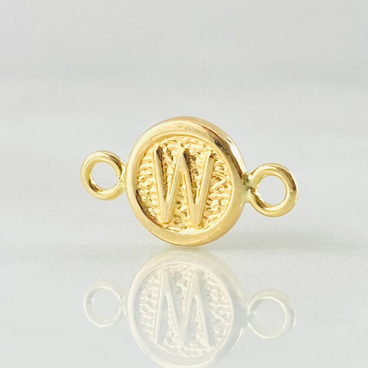 Herraje Letra W 0.35gr / 1.4cm / Oro Amarillo 18K