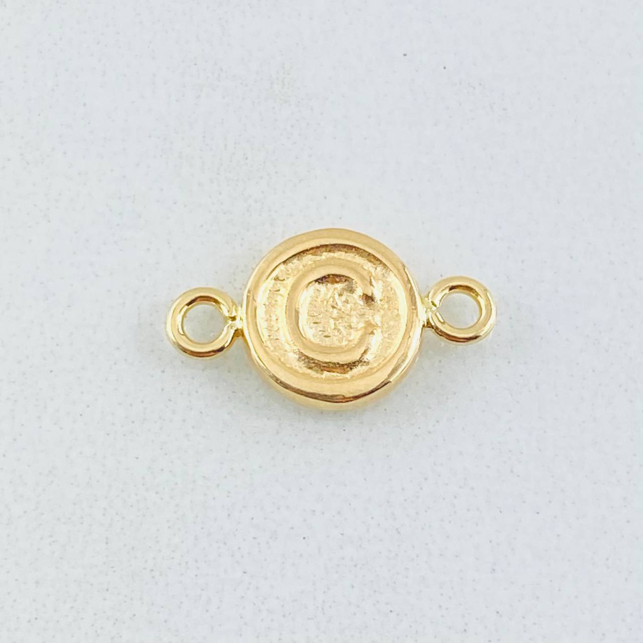 Herraje Letra C 0.35gr / 1.4cm / Oro Amarillo 18K