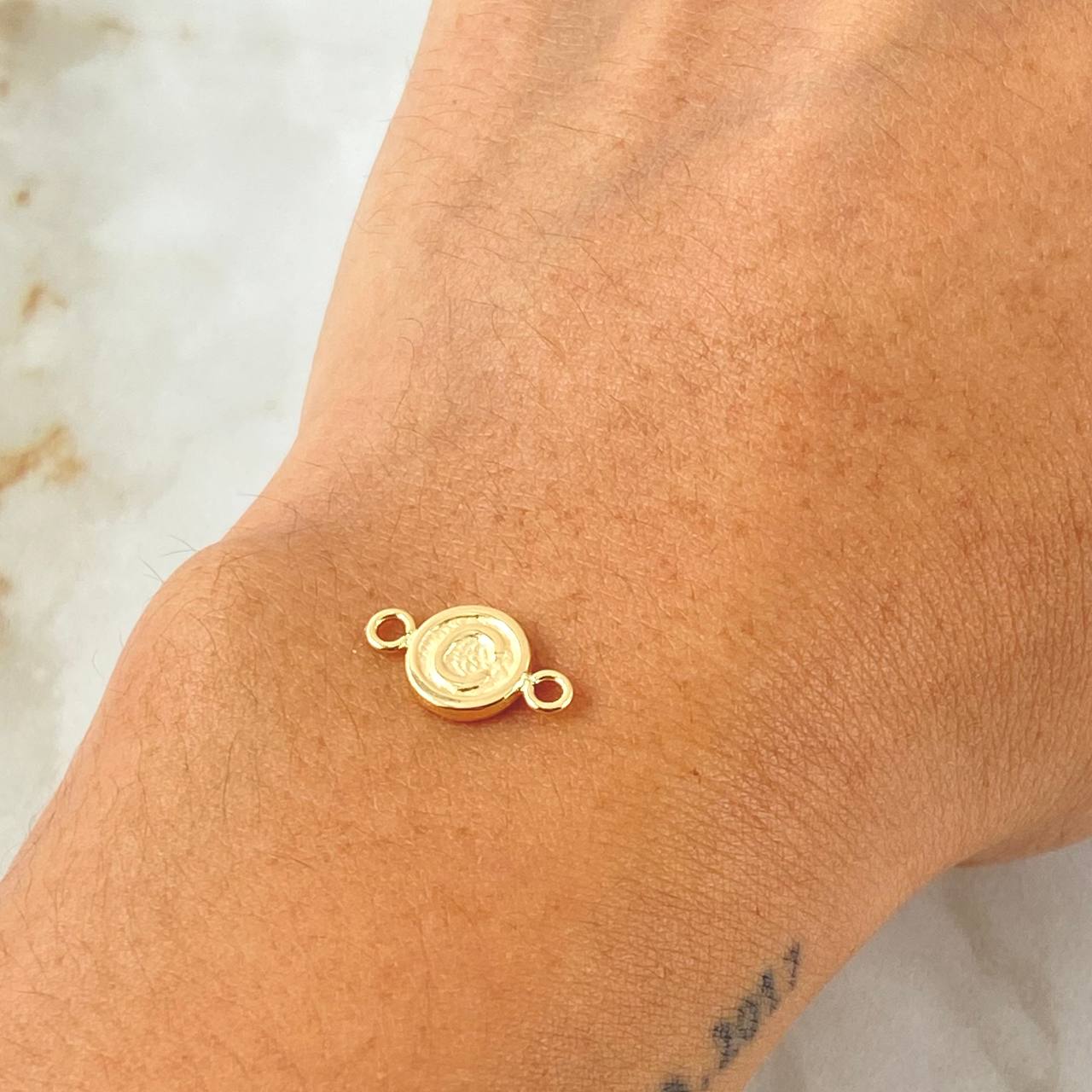 Herraje Letra C 0.35gr / 1.4cm / Oro Amarillo 18K