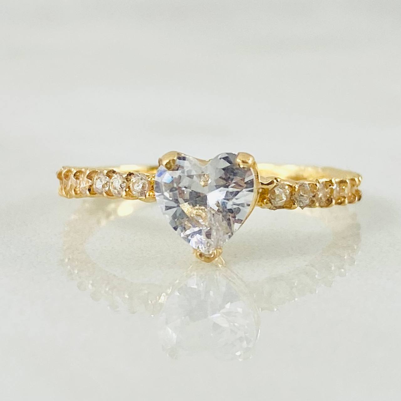 Anillo Solitario Corazón Churumbela 1.75gr / T6 1/2 / Oro Amarillo 18K
