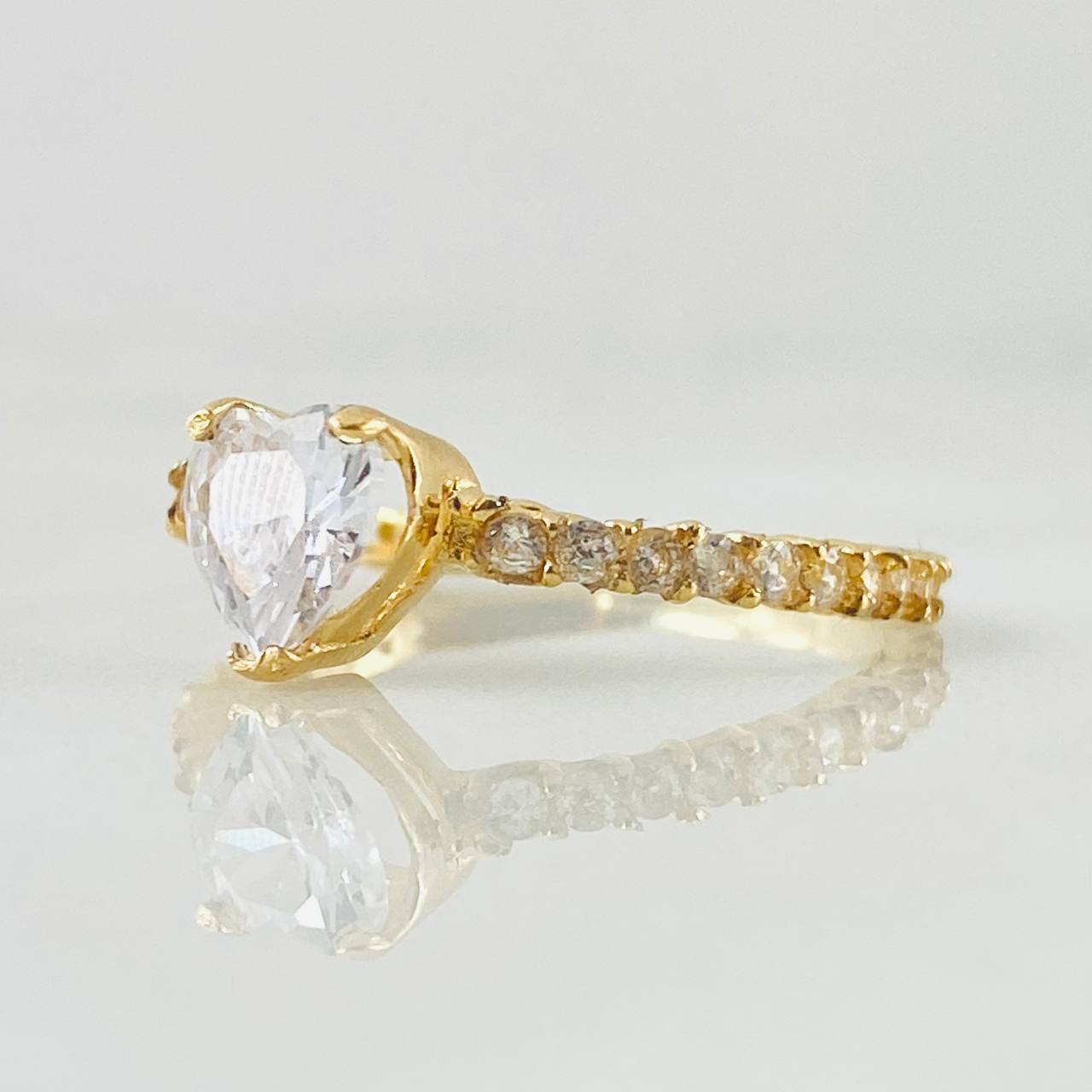 Anillo Solitario Corazón Churumbela 1.75gr / T6 1/2 / Oro Amarillo 18K