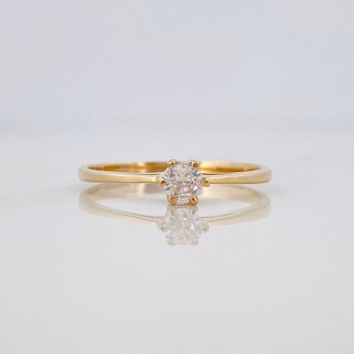 Anillo Solitario 1.6 g / T7 Oro Amarillo 18K