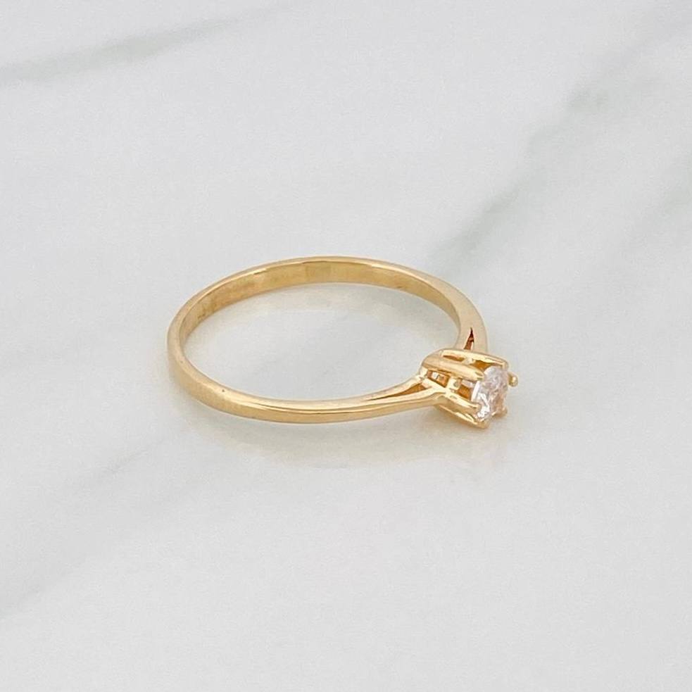 Anillo Solitario 1.6 g / T7 Oro Amarillo 18K
