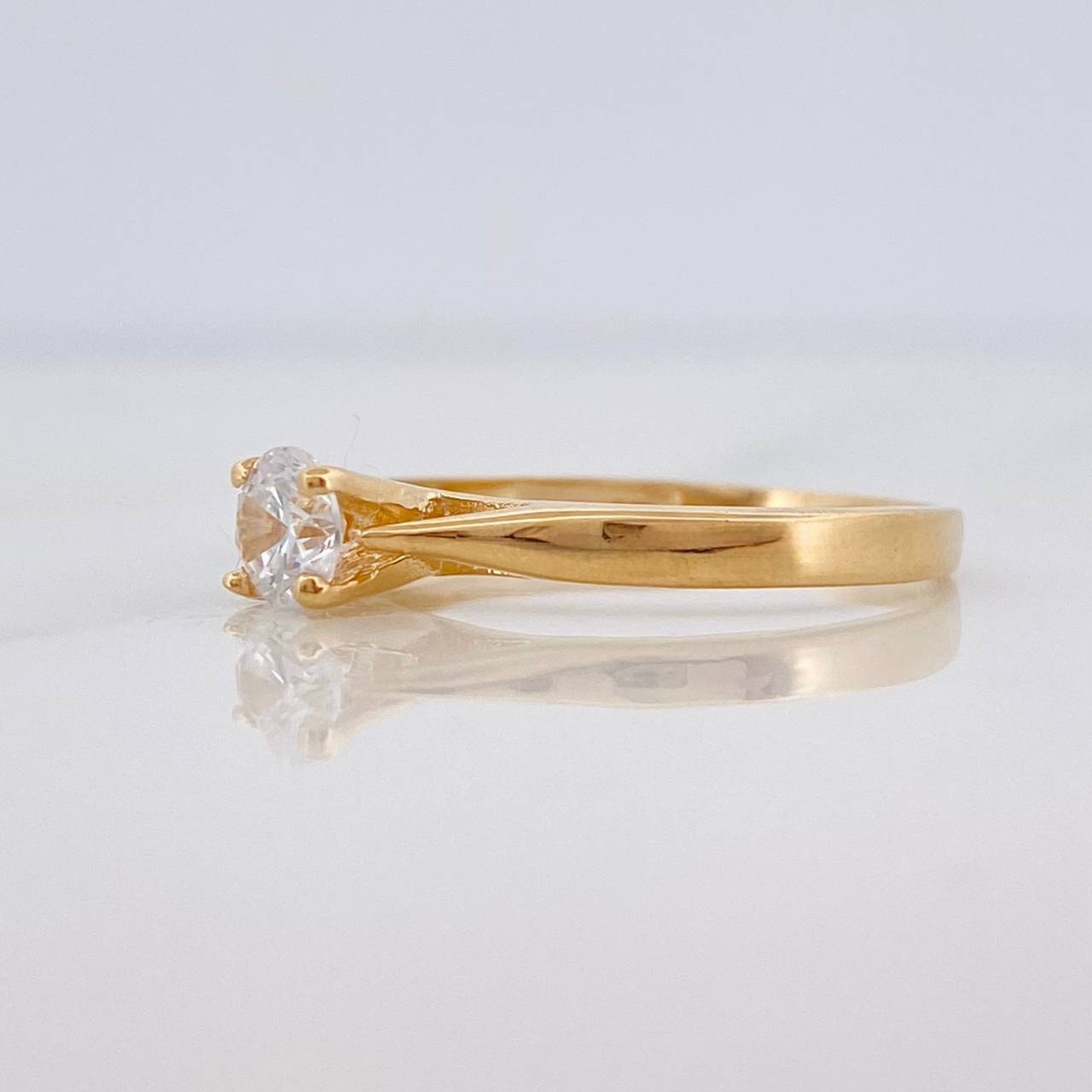 Anillo Solitario 1.8 g / T6 Oro Amarillo 18K