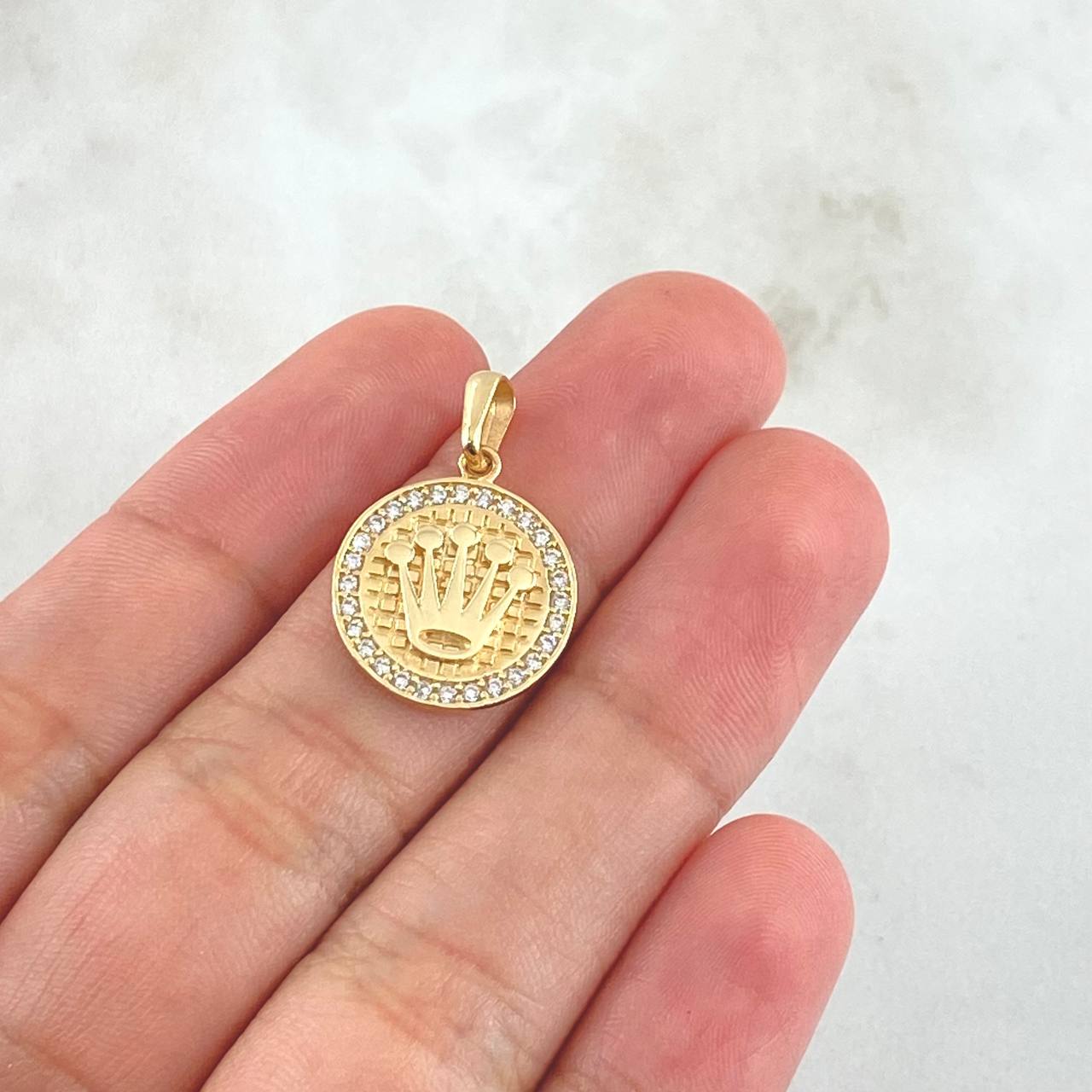 Dije Corona RX Circulo 2.65gr / 2.2cm / Enrejado Circulo Blancos Oro Amarillo 18K