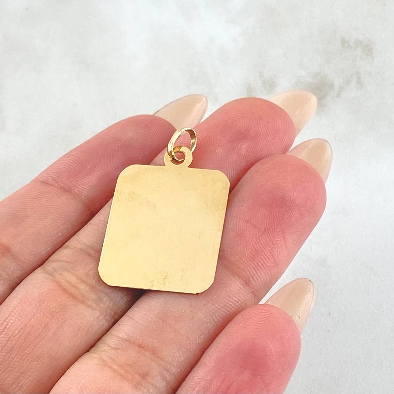 Dije Placa 2.1gr / 3.2cm / Oro Amarillo 18K