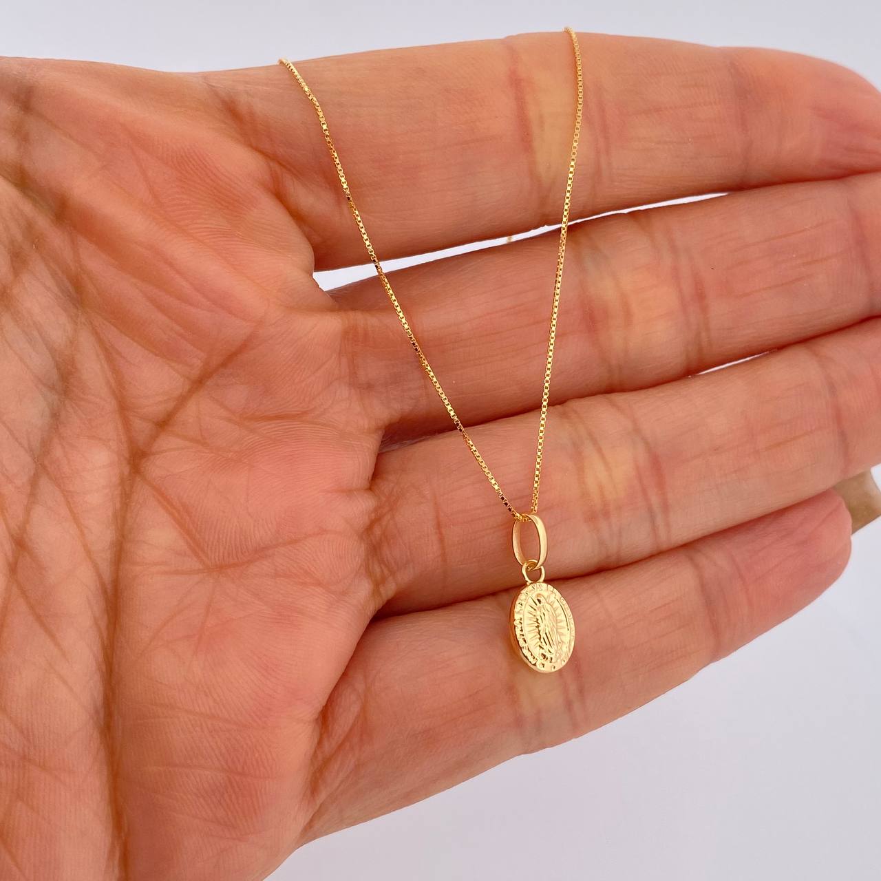 Set Cadena Veneciana /1.0gr/45cm/0.3mm + Dije Virgen Guadalupe /0.35gr/1.5cm Troquelado  Oro 18K (Oferta) &