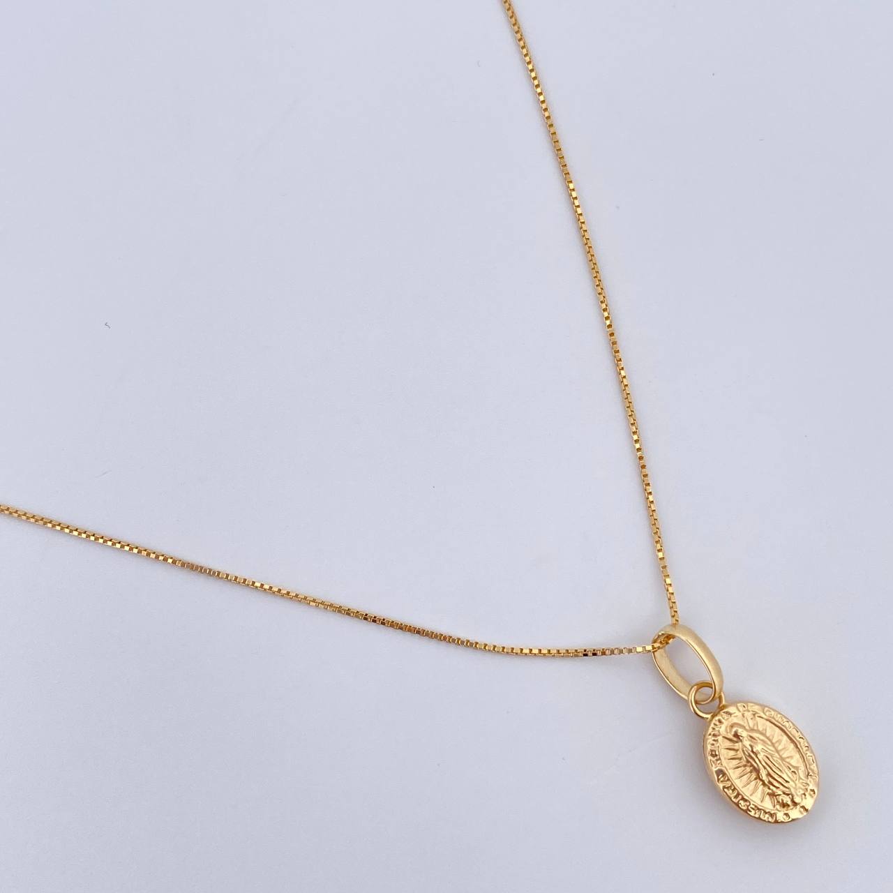 Set Cadena Veneciana /1.0gr/45cm/0.3mm + Dije Virgen Guadalupe /0.35gr/1.5cm Troquelado  Oro 18K (Oferta) &