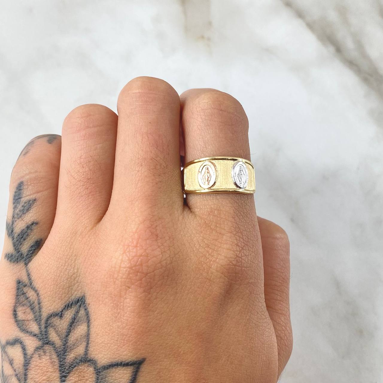 Anillo Virgen Milagrosa  1.65gr / T8 1/2 / Oro 18K ©