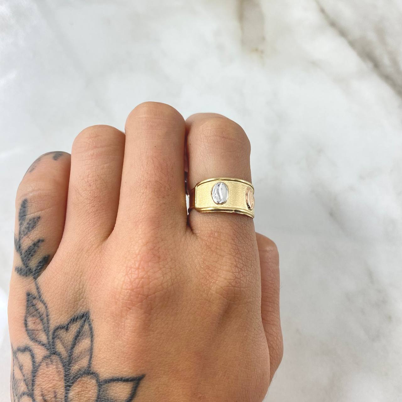 Anillo Grano Café 1.65gr / T8 1/2 / Oro 18K ©