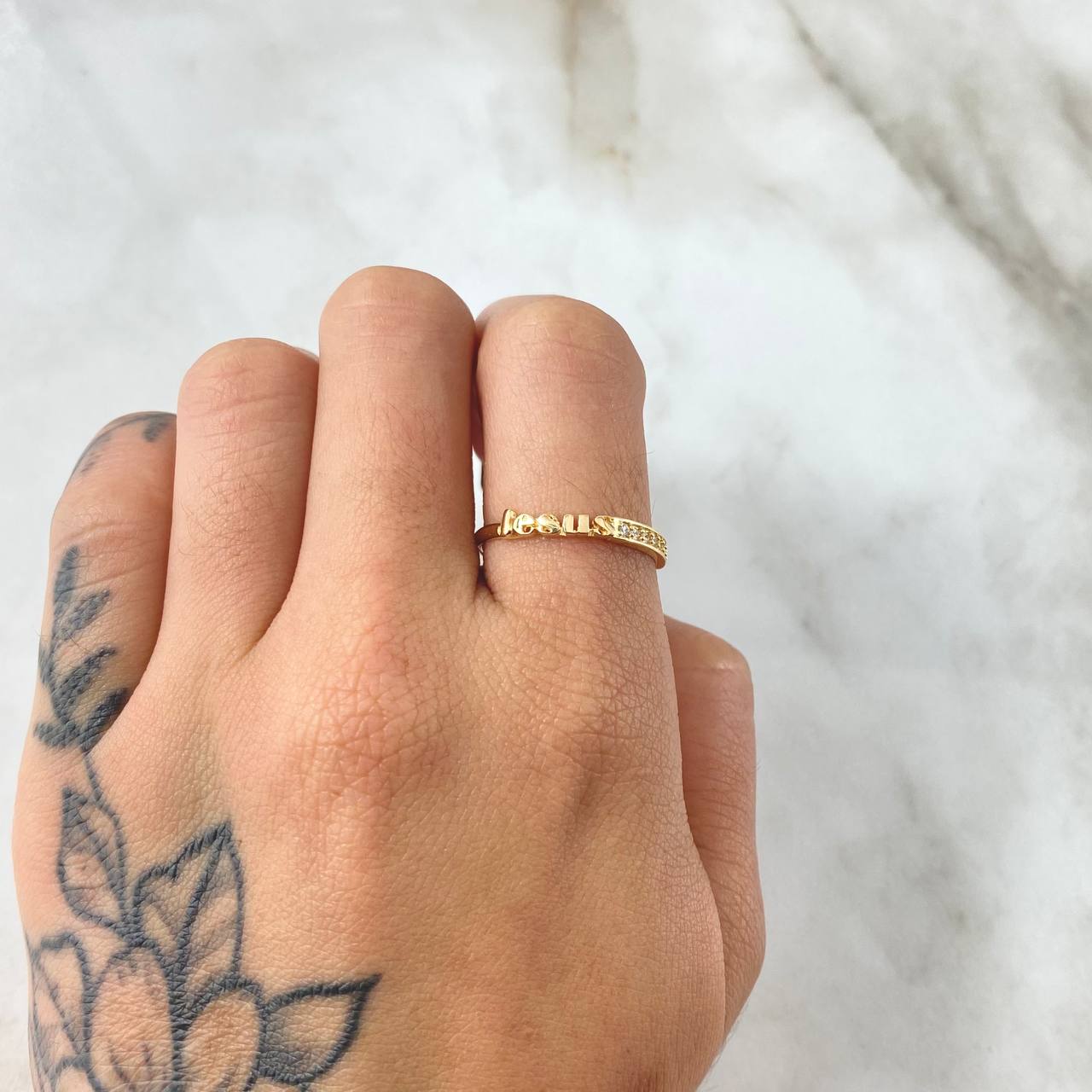 Anillo Jesus 1.45gr / T6 1/4 / Oro 18K ©