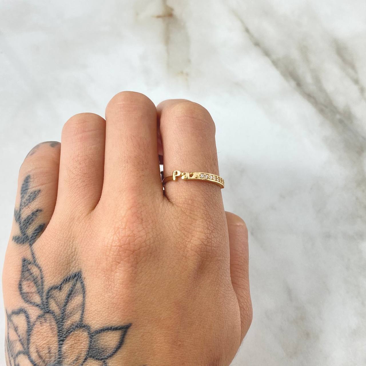 Anillo Paz 1.5gr / T8 1/4 / Oro 18K ©