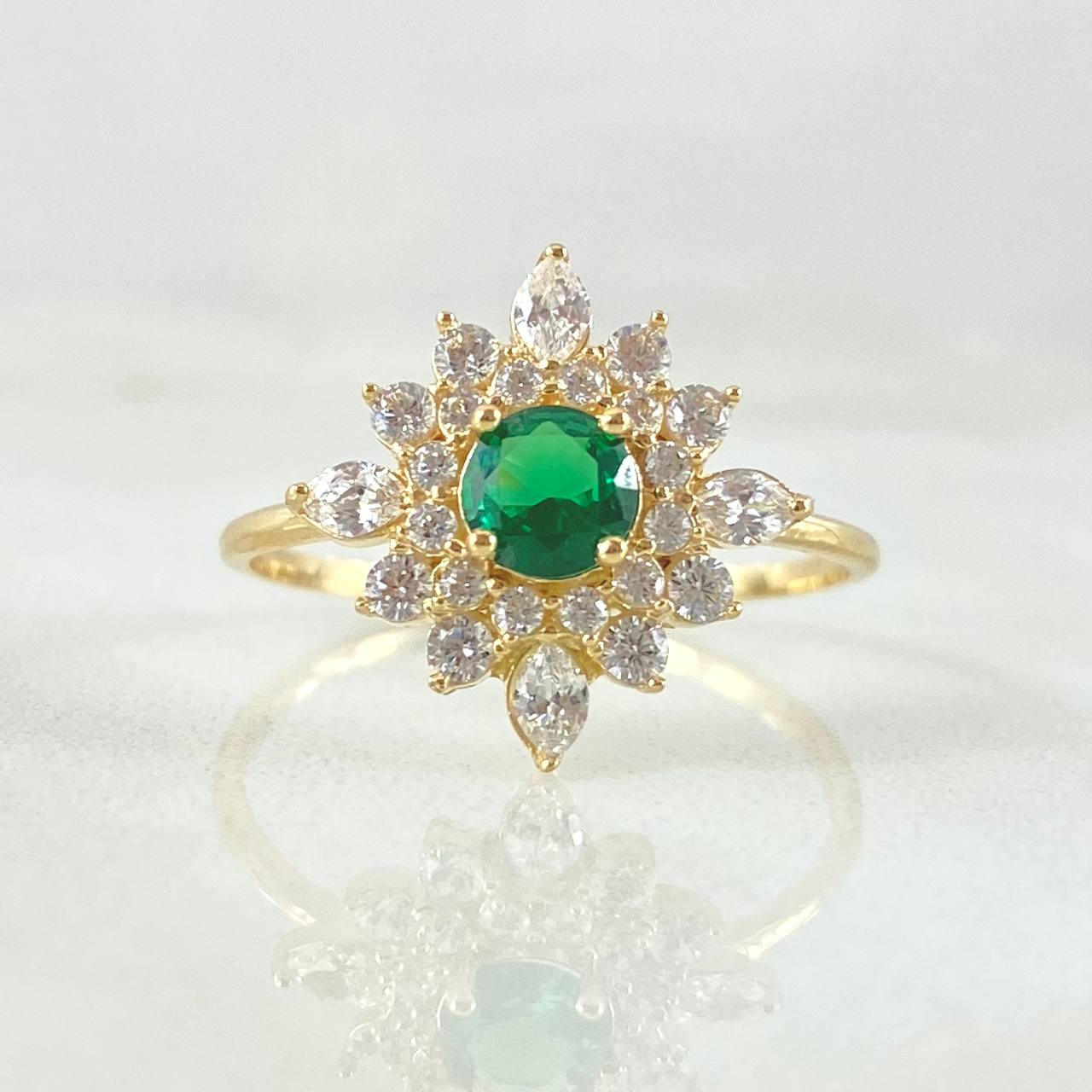 Set Flor Estrellada - Topos 1.2cm - Dije 2.1cm - Anillo T7 6.15 - Circones Blancos Verde Nac.Esp. Oro 18K ©