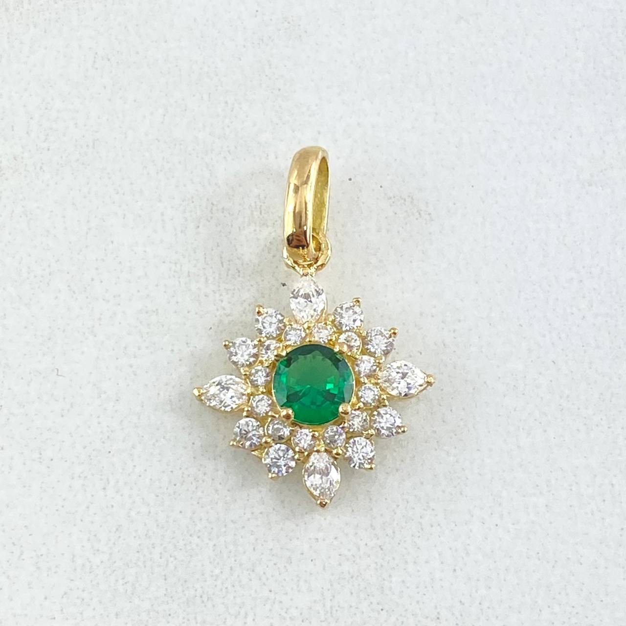 Set Flor Estrellada - Topos 1.2cm - Dije 2.1cm - Anillo T7 6.15 - Circones Blancos Verde Nac.Esp. Oro 18K ©