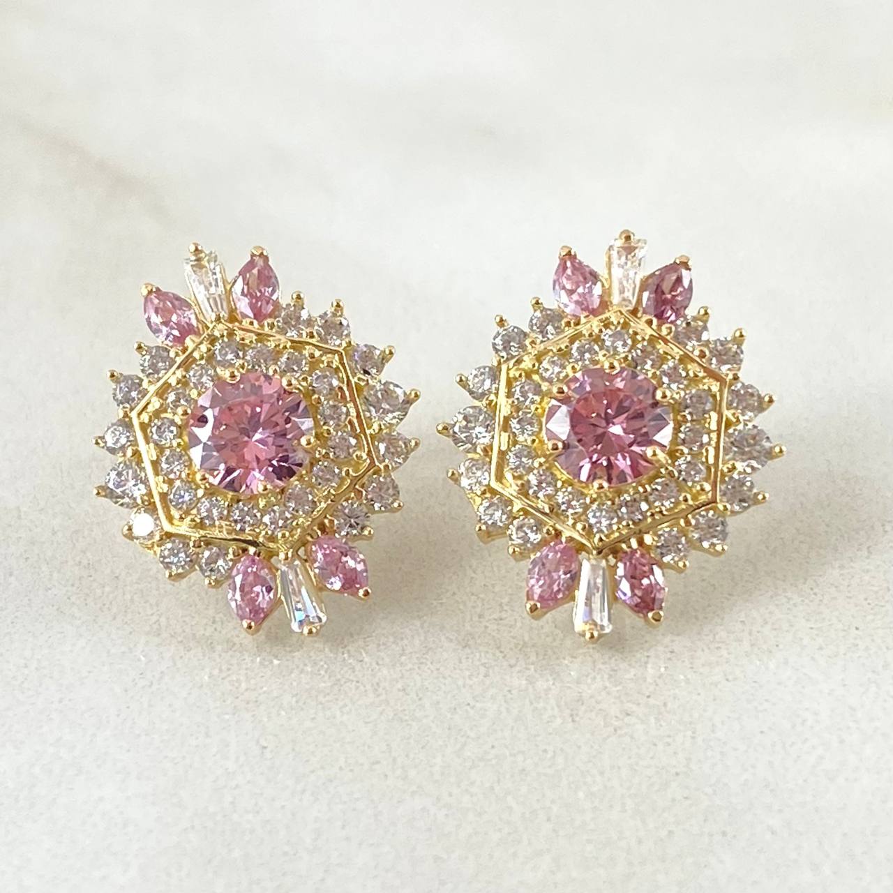 Set Nevada Hexagonal - Topos 1.7cm - Dije 2.5cm - Anillo T6 7.9 Circones Blancos Rosa Nac.Esp. Oro 18K ©