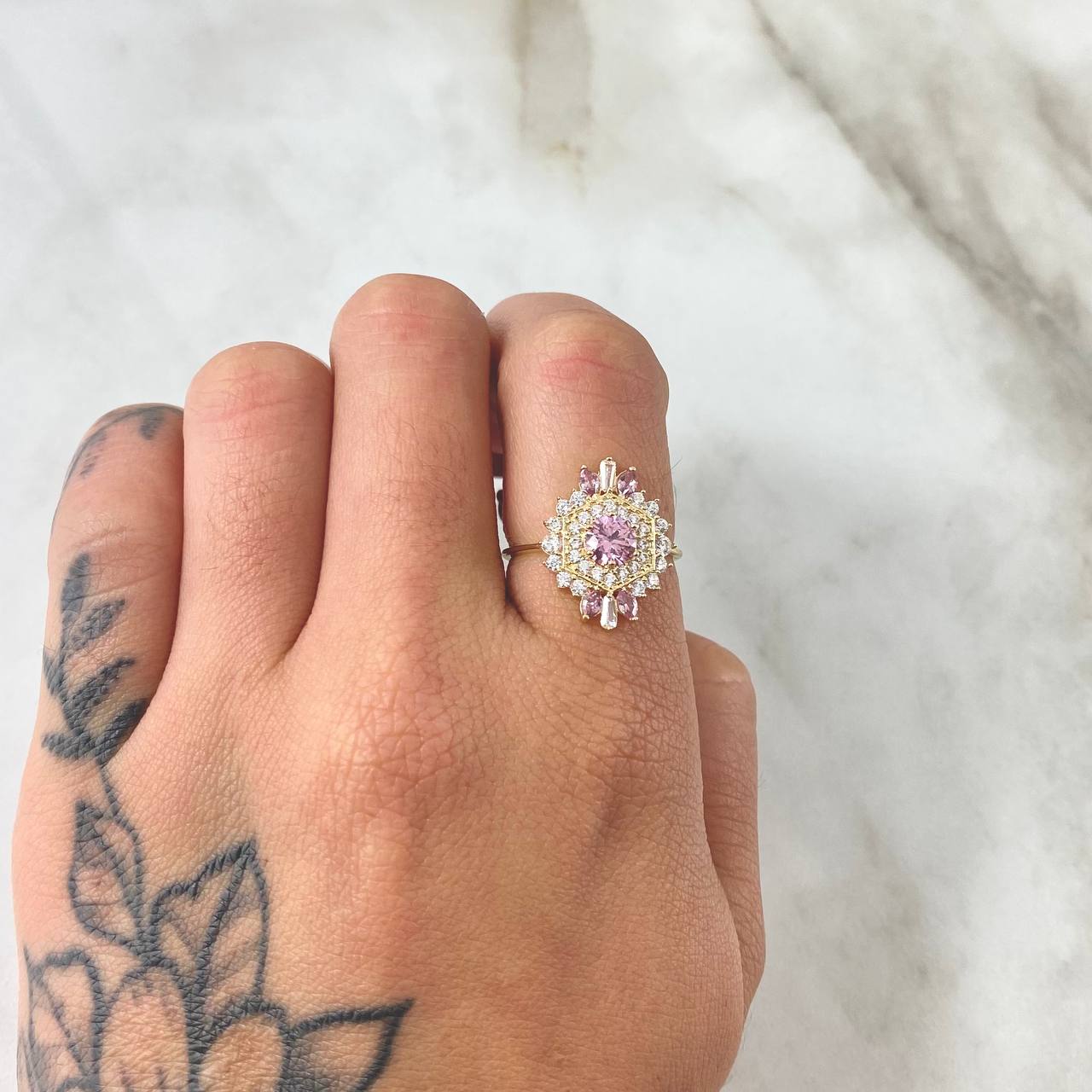 Set Nevada Hexagonal - Topos 1.7cm - Dije 2.5cm - Anillo T6 7.9 Circones Blancos Rosa Nac.Esp. Oro 18K ©