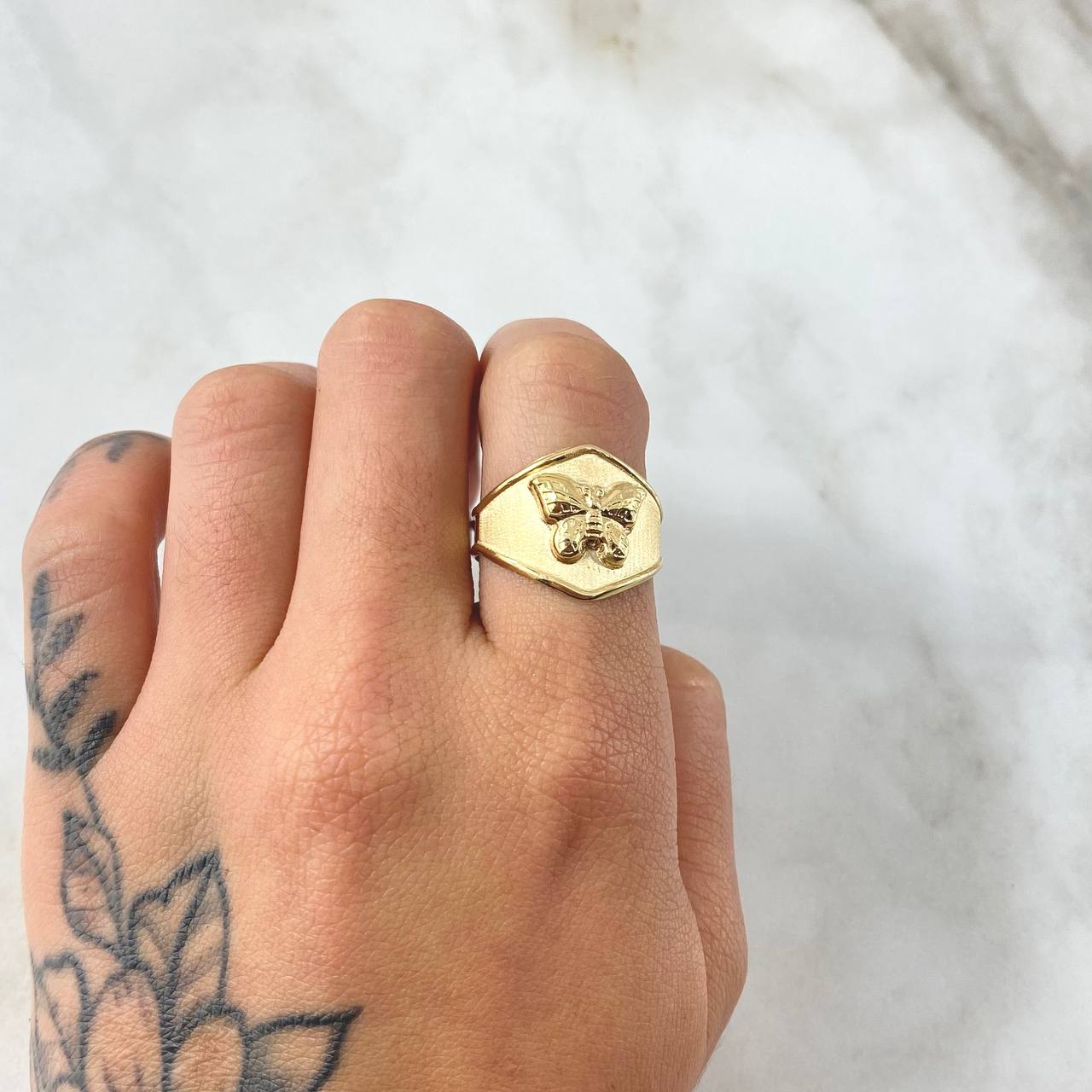 Anillo Mariposa 2.2gr / T8 1/4 / Oro 18K
