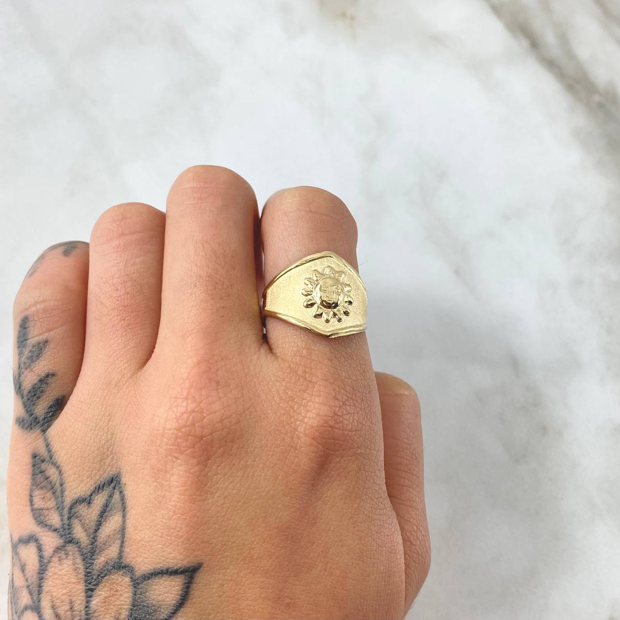 Anillo Sol 1.8gr / T8 1/2 / Oro 18K