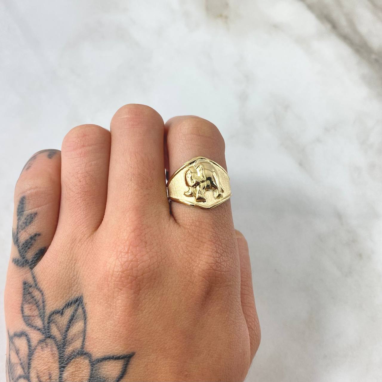 Anillo Elefante 2.15gr / T7 / Oro 18K
