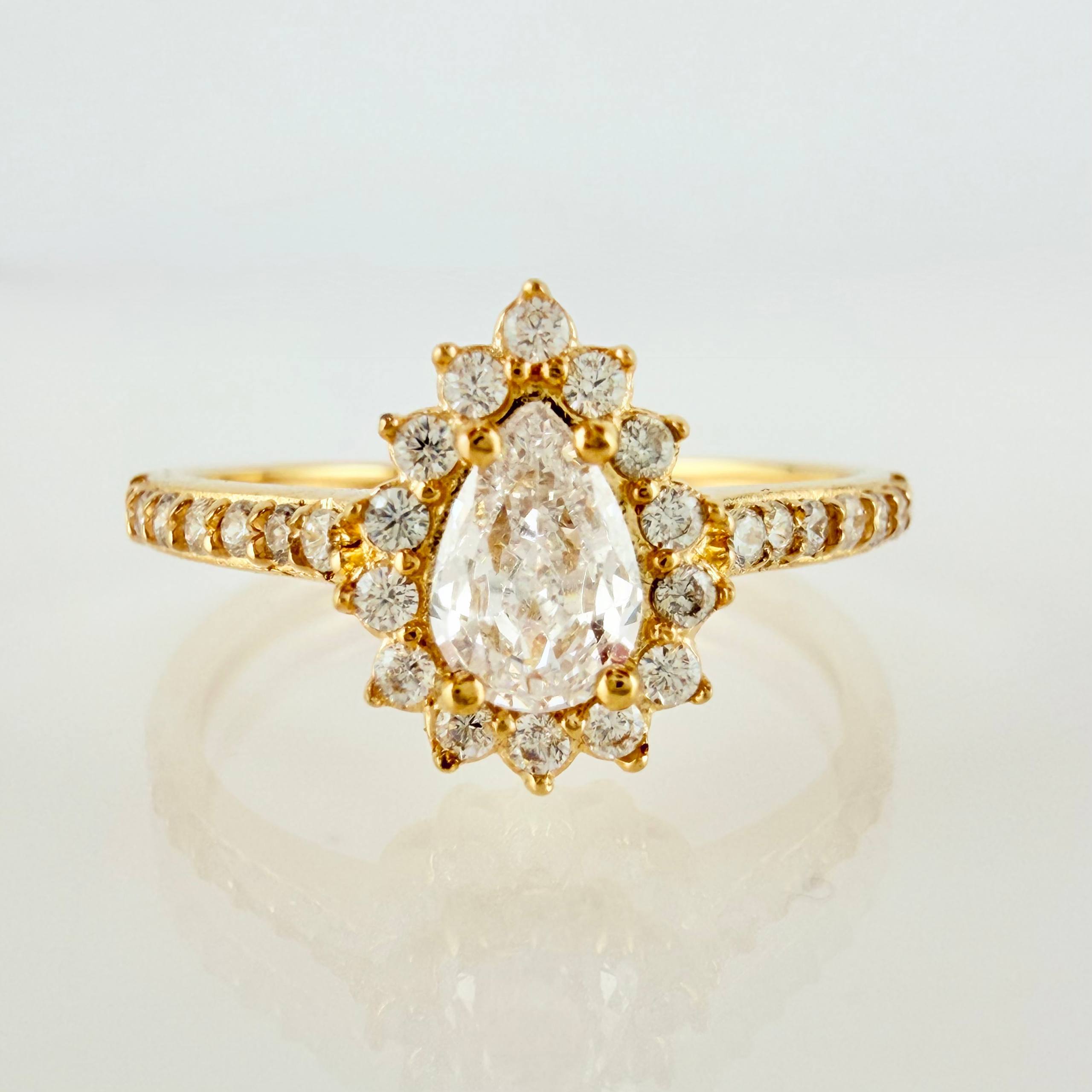 Anillo Halo Gota 2.35gr / T5 3/4 / Oro Amarillo 18K ©