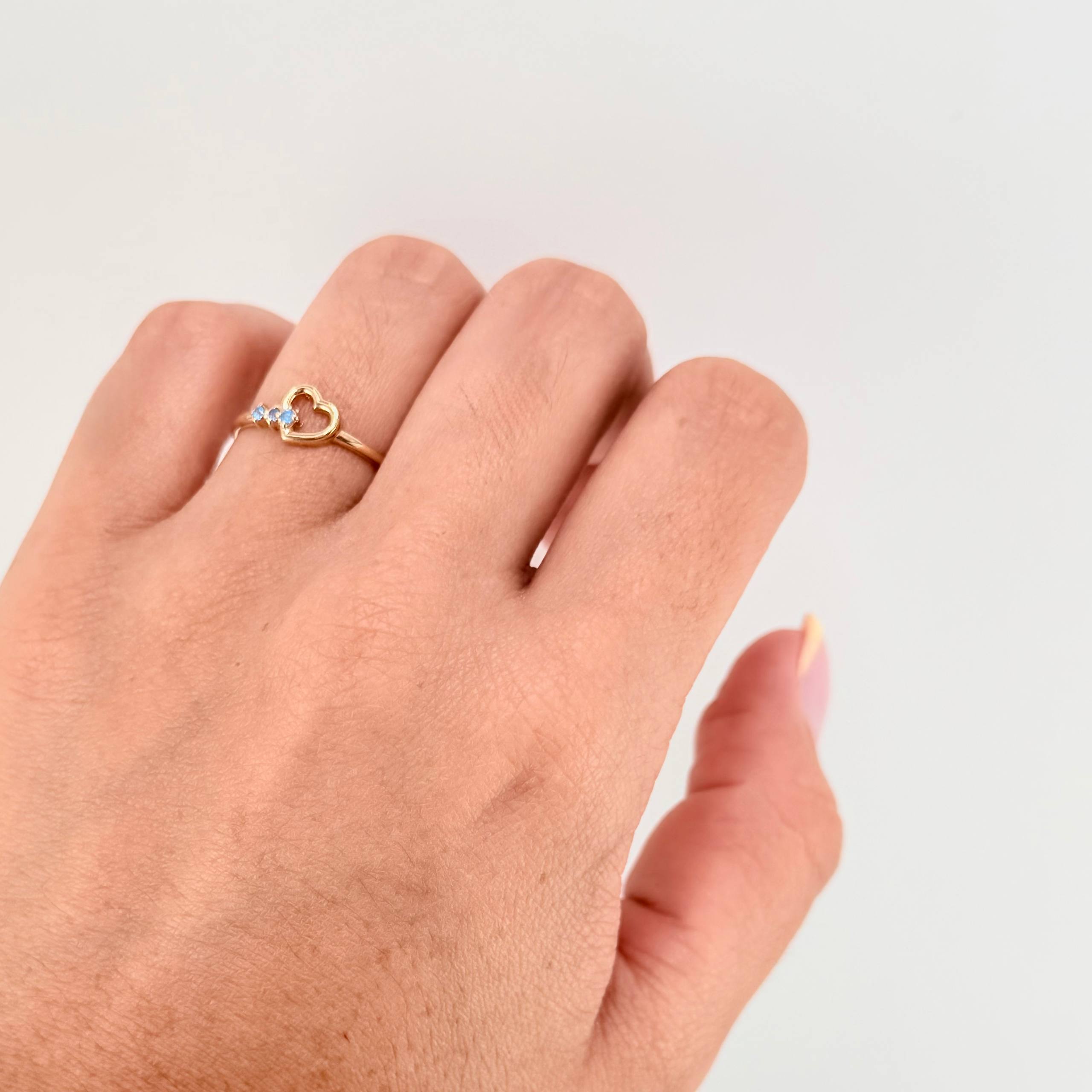 Anillo Corazón 1.2gr / T6 3/4 / Oro Amarillo 18K ©