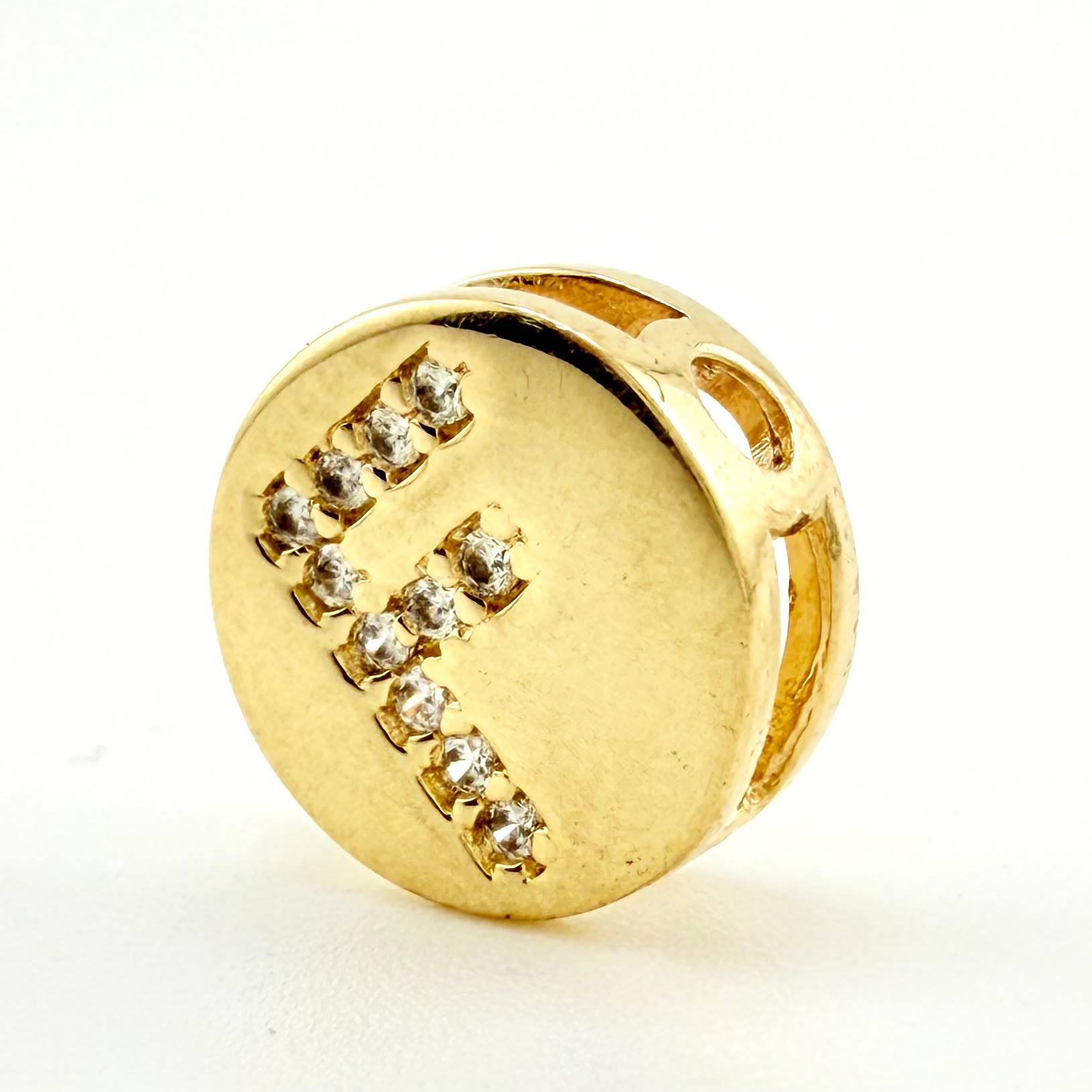 Dije Herraje Letra F 1.3gr / 1cm / Oro Amarillo 18K