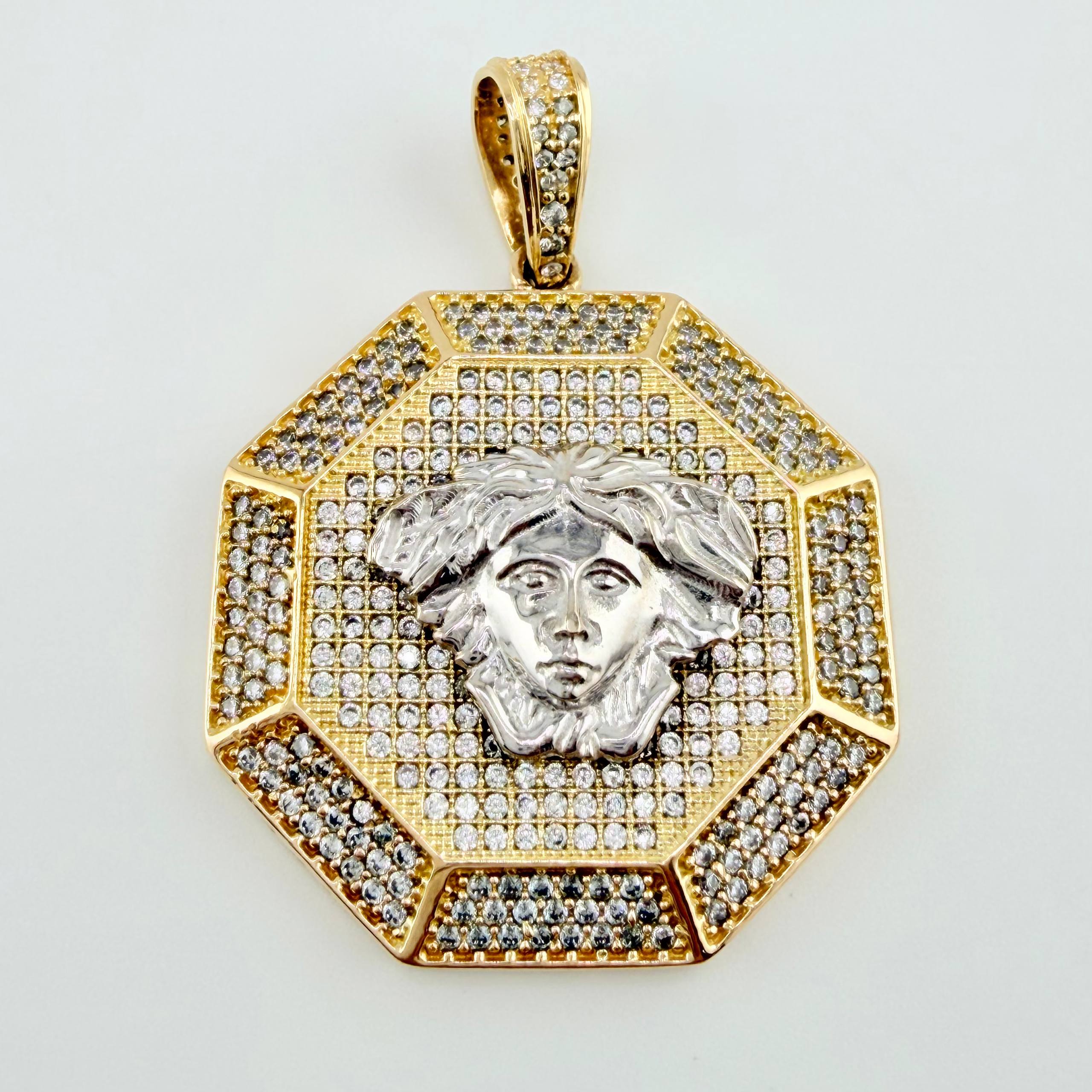 Dije Medusa 11.15gr / 4cm / Dos Oros Amarillo Blanco 18K *