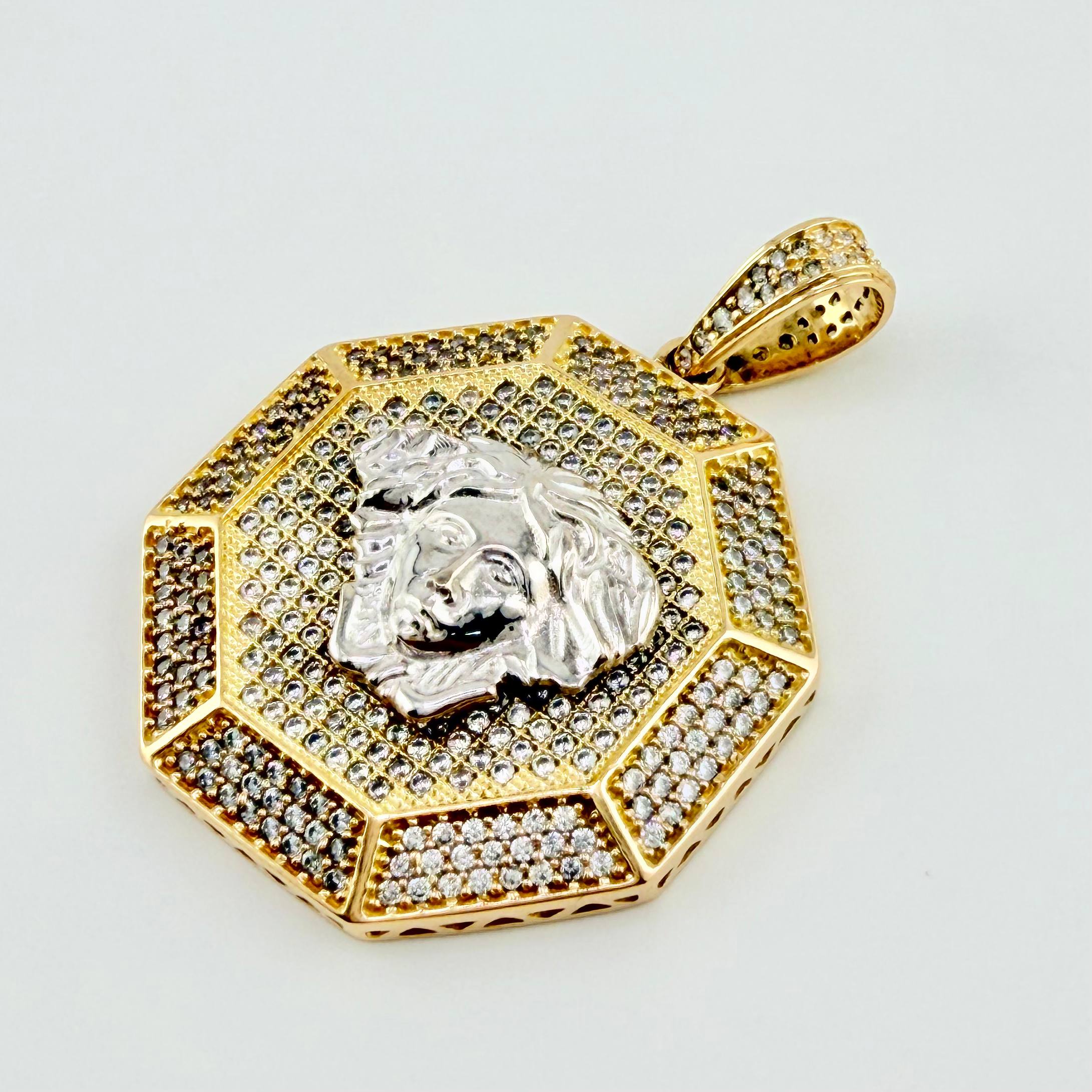 Dije Medusa 11.15gr / 4cm / Dos Oros Amarillo Blanco 18K *