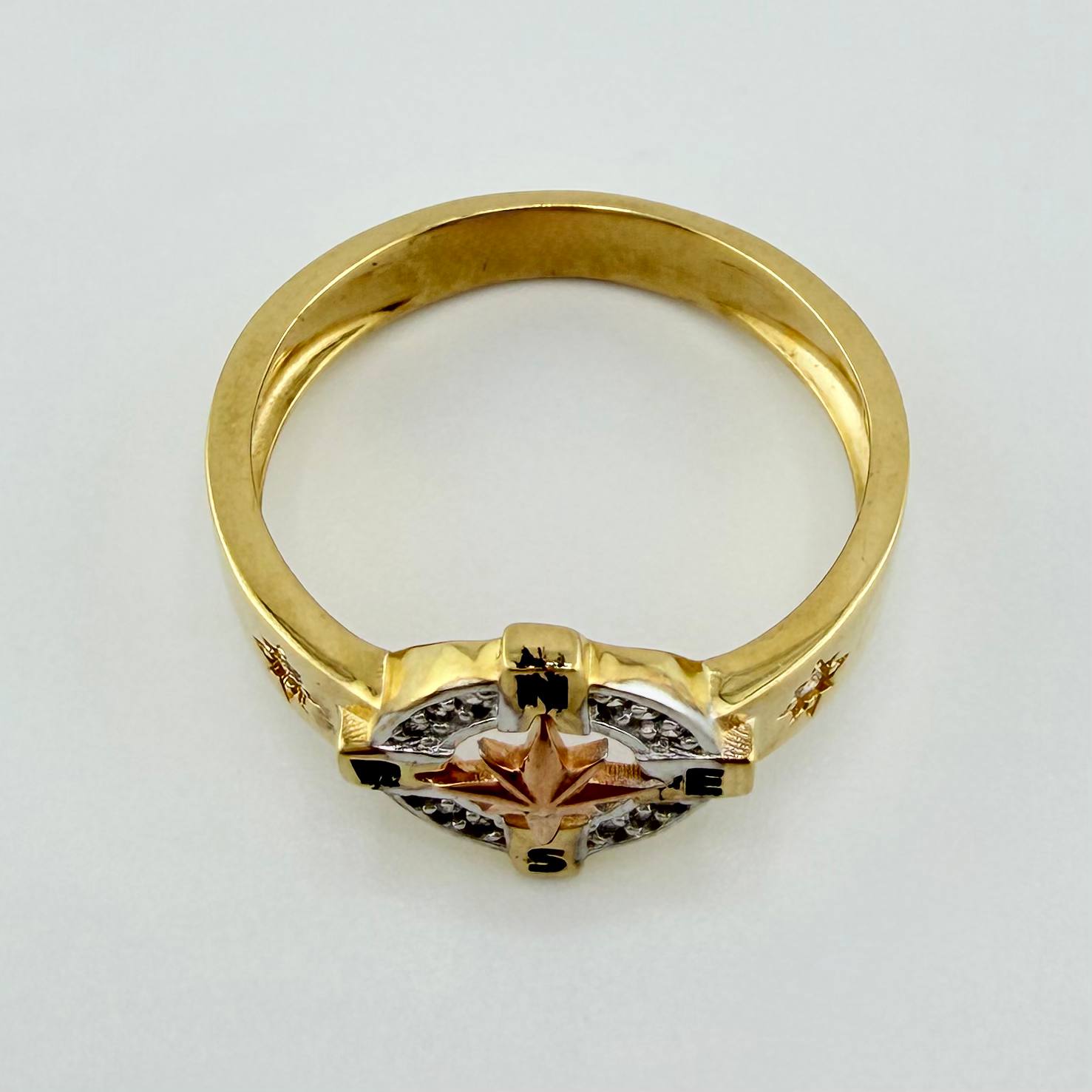 Anillo Brujula 5.2gr / T10 1/4 / Tres Oros 18K ©