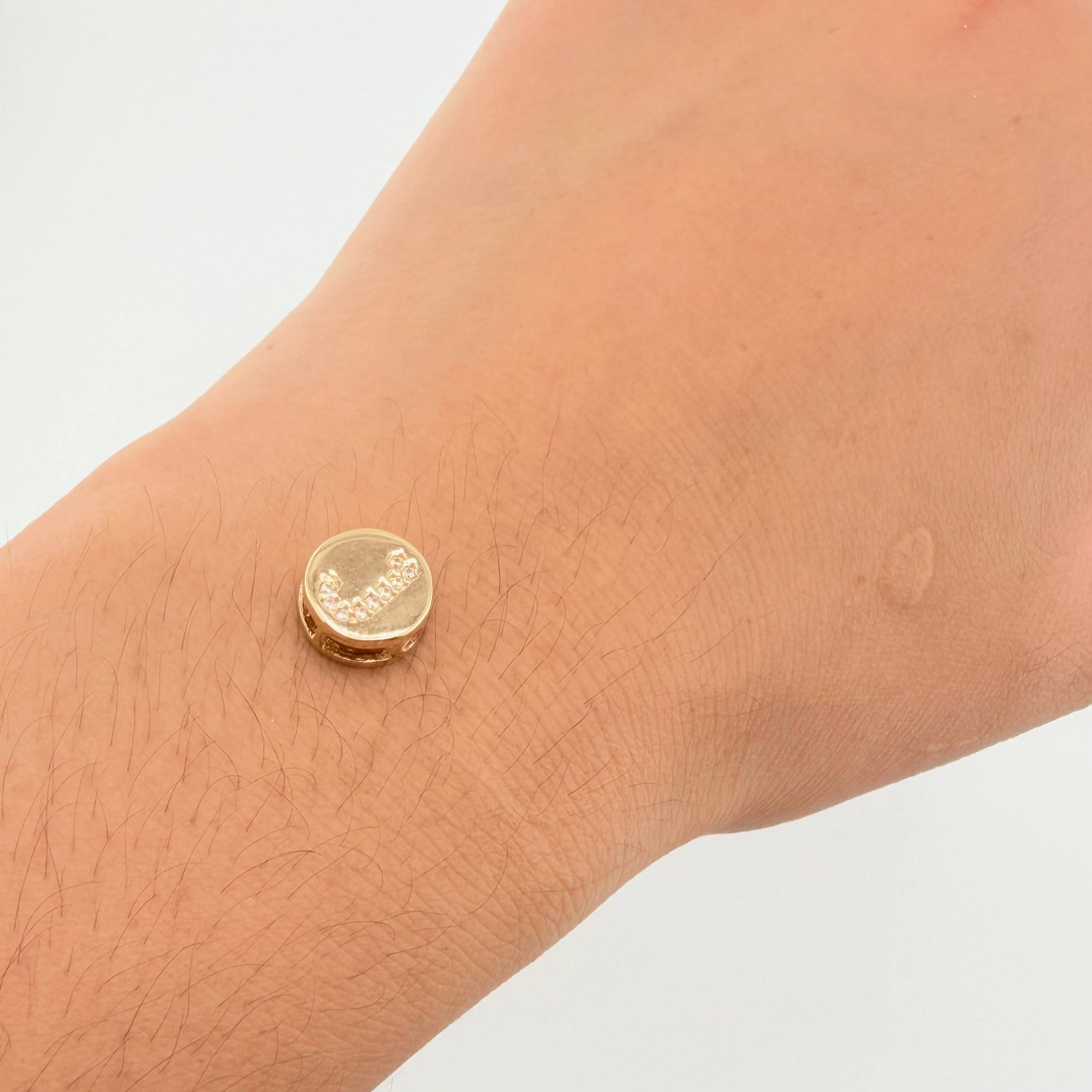 Dije Herraje Letra J 1.55gr / 1cm / Oro Amarillo 18K *