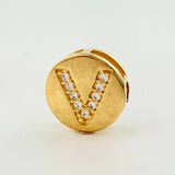 Dije Herraje Letra V 1.4gr / 1cm / Oro Amarillo 18K