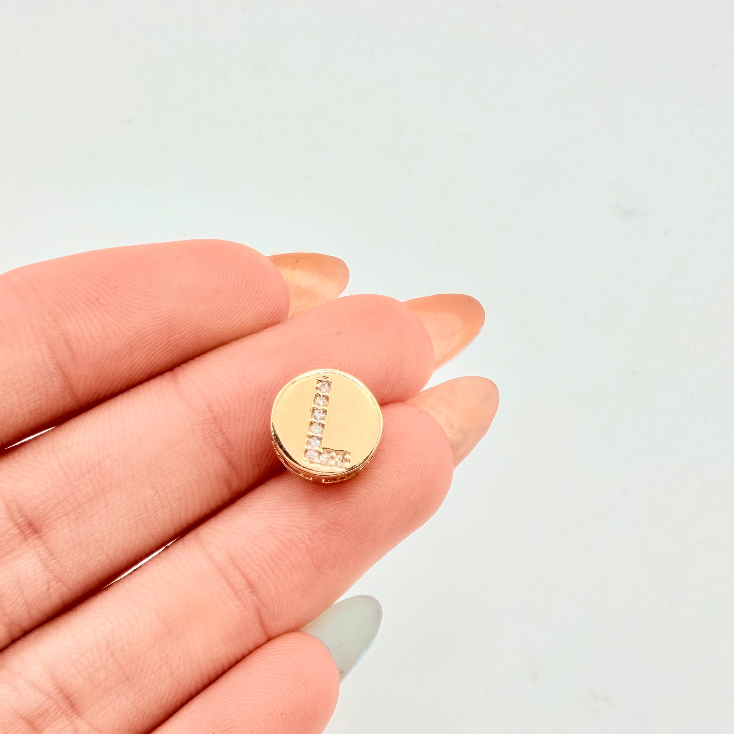 Dije Herraje Letra L 1.35gr / 1cm / Oro Amarillo 18K