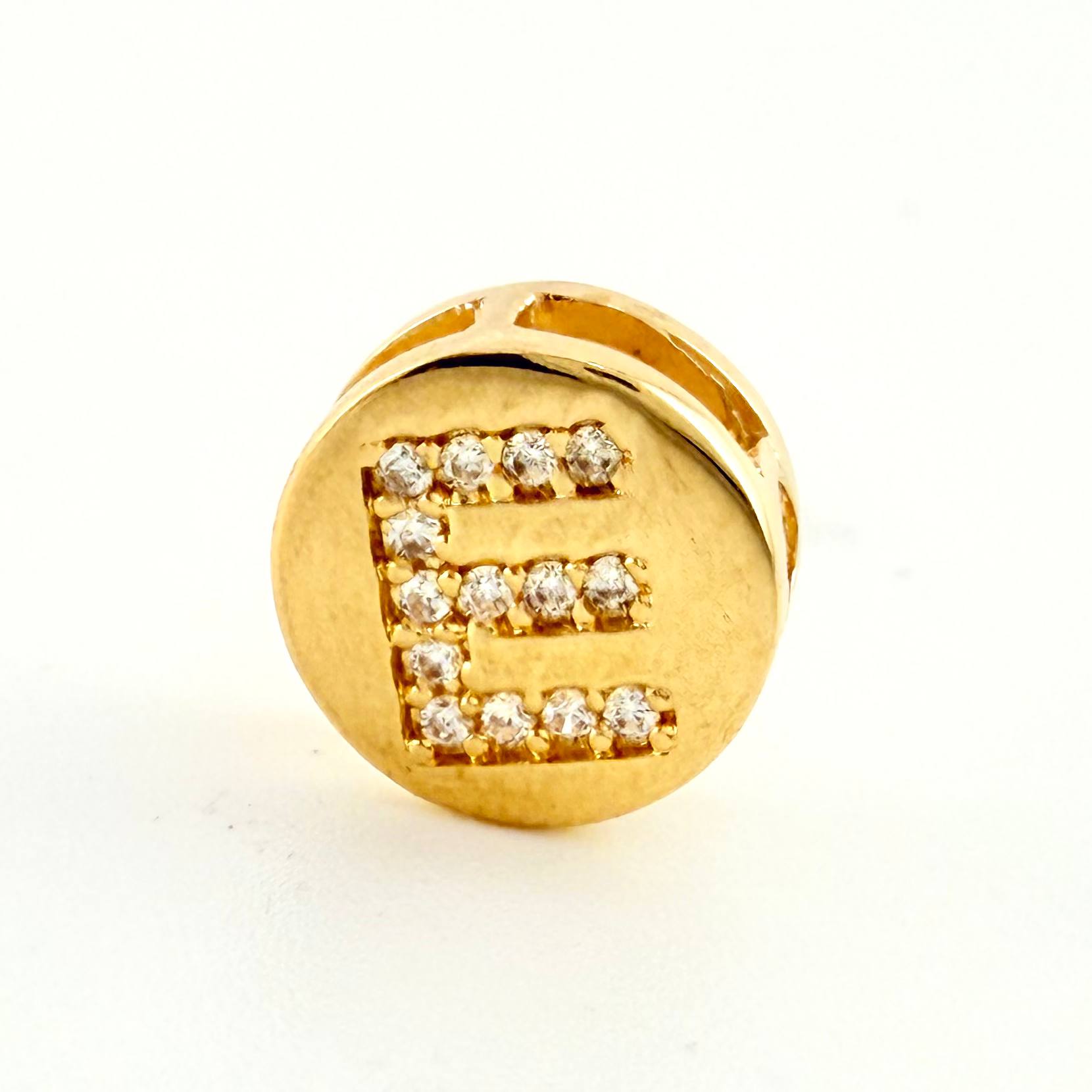 Dije Herraje Letra E 1.35gr / 1cm / Oro Amarillo 18K *