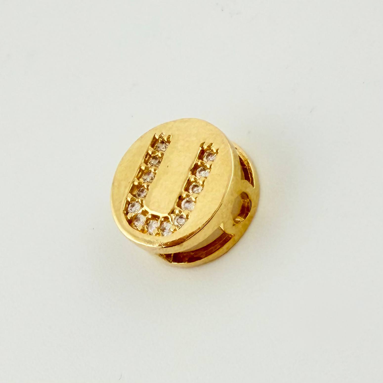 Dije Herraje Letra U 1.35gr / 1cm / Oro Amarillo 18K *