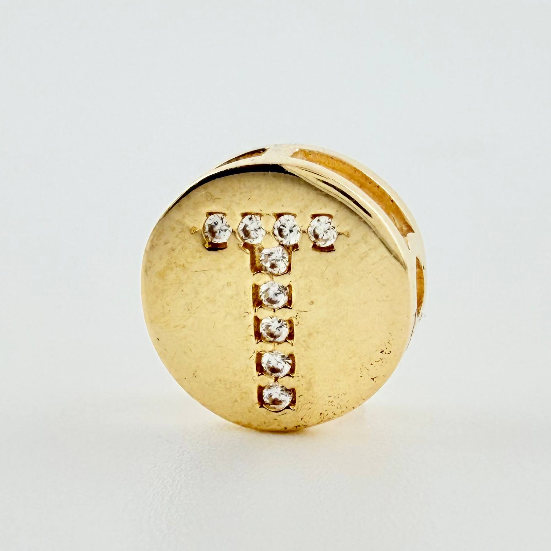 Dije Herraje Letra T 1.45gr / 1cm / Oro Amarillo 18K