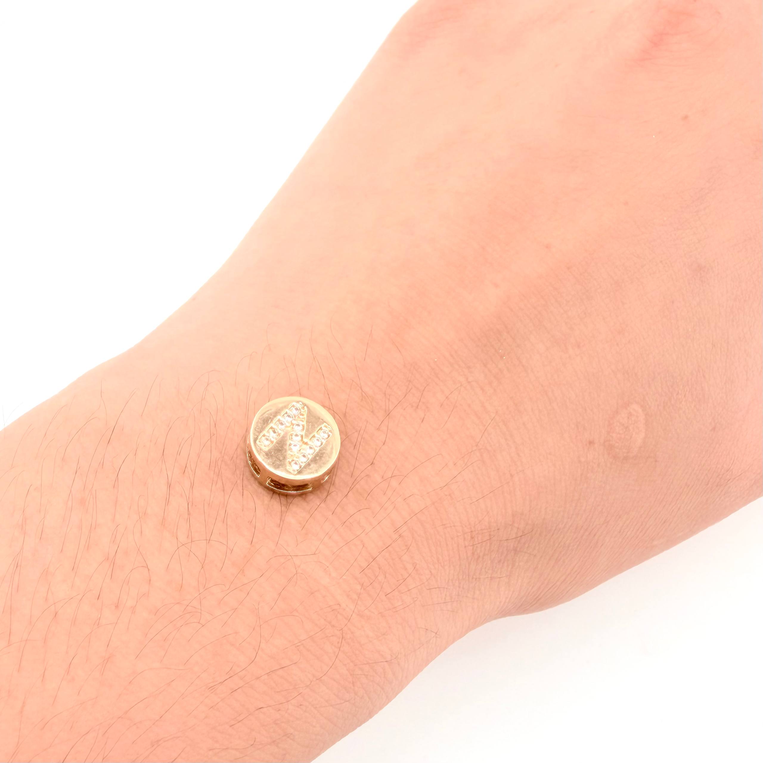 Dije Herraje Letra N 1.5gr / 1cm / Oro Amarillo 18K ©