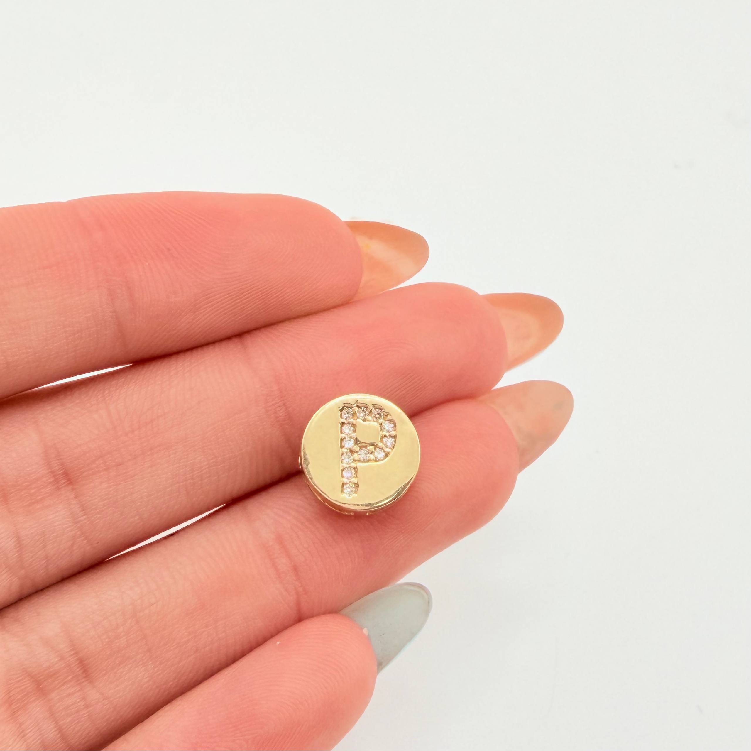 Dije Herraje Letra P 1.5gr / 1cm / Oro Amarillo 18K ©