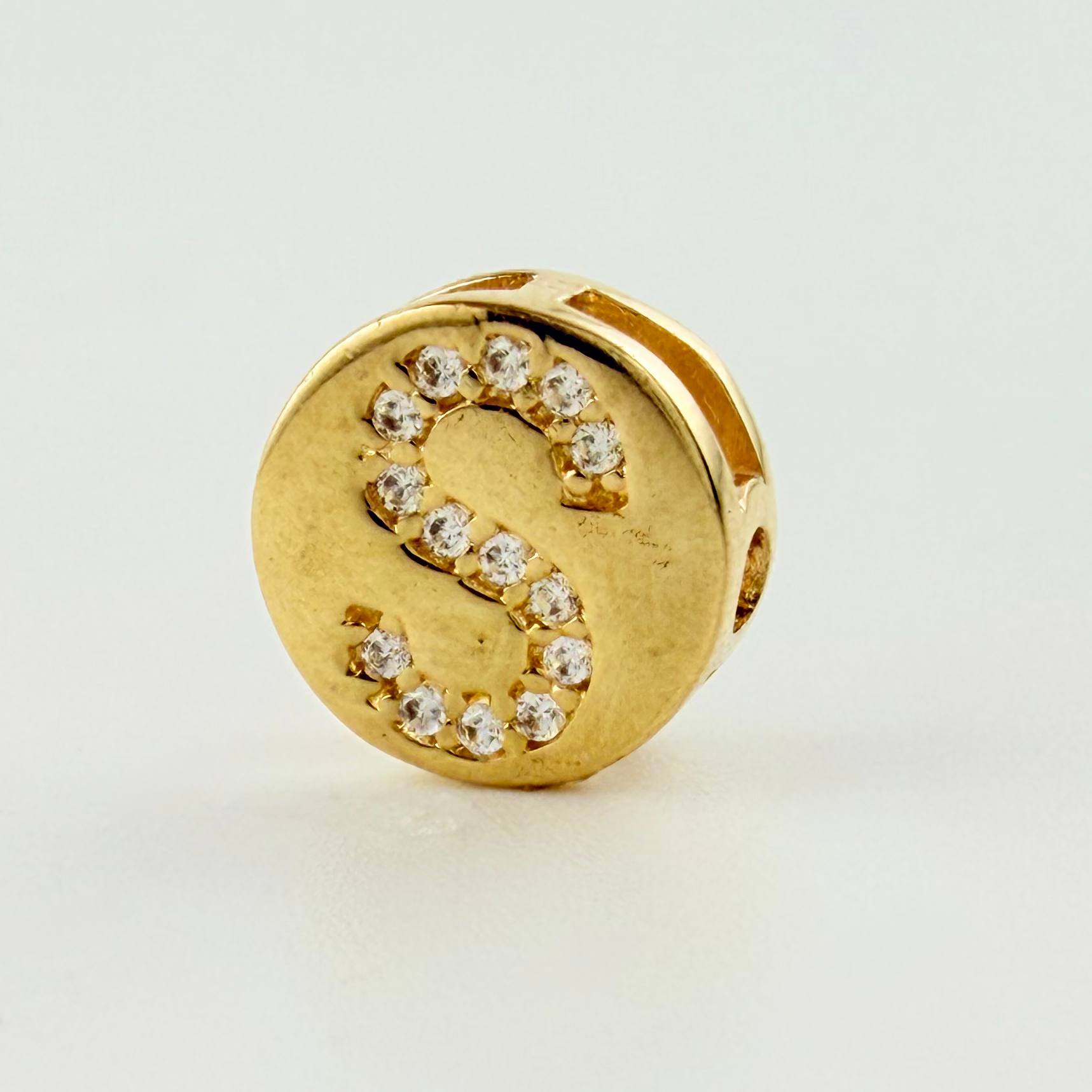 Dije Herraje Letra S 1.35gr / 1cm / Oro Amarillo 18K *
