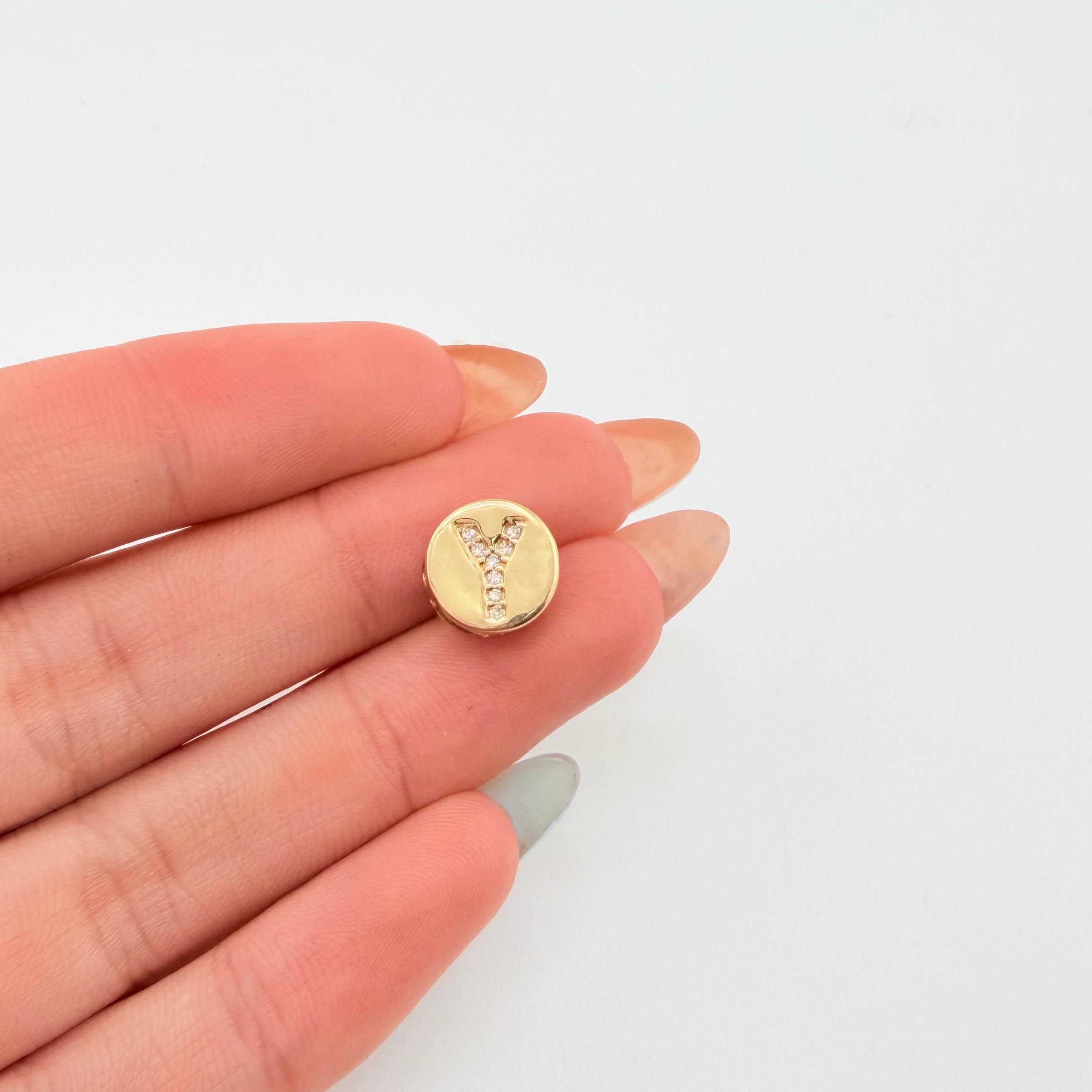 Dije Herraje Letra Y 1.55gr / 1cm / Oro Amarillo 18K