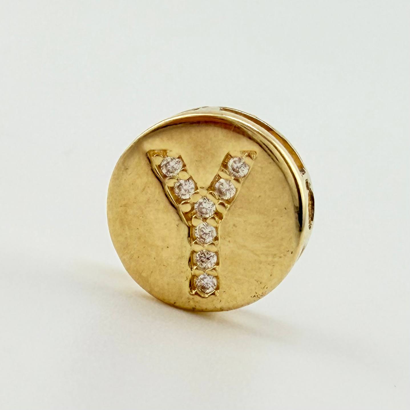 Dije Herraje Letra Y 1.55gr / 1cm / Oro Amarillo 18K