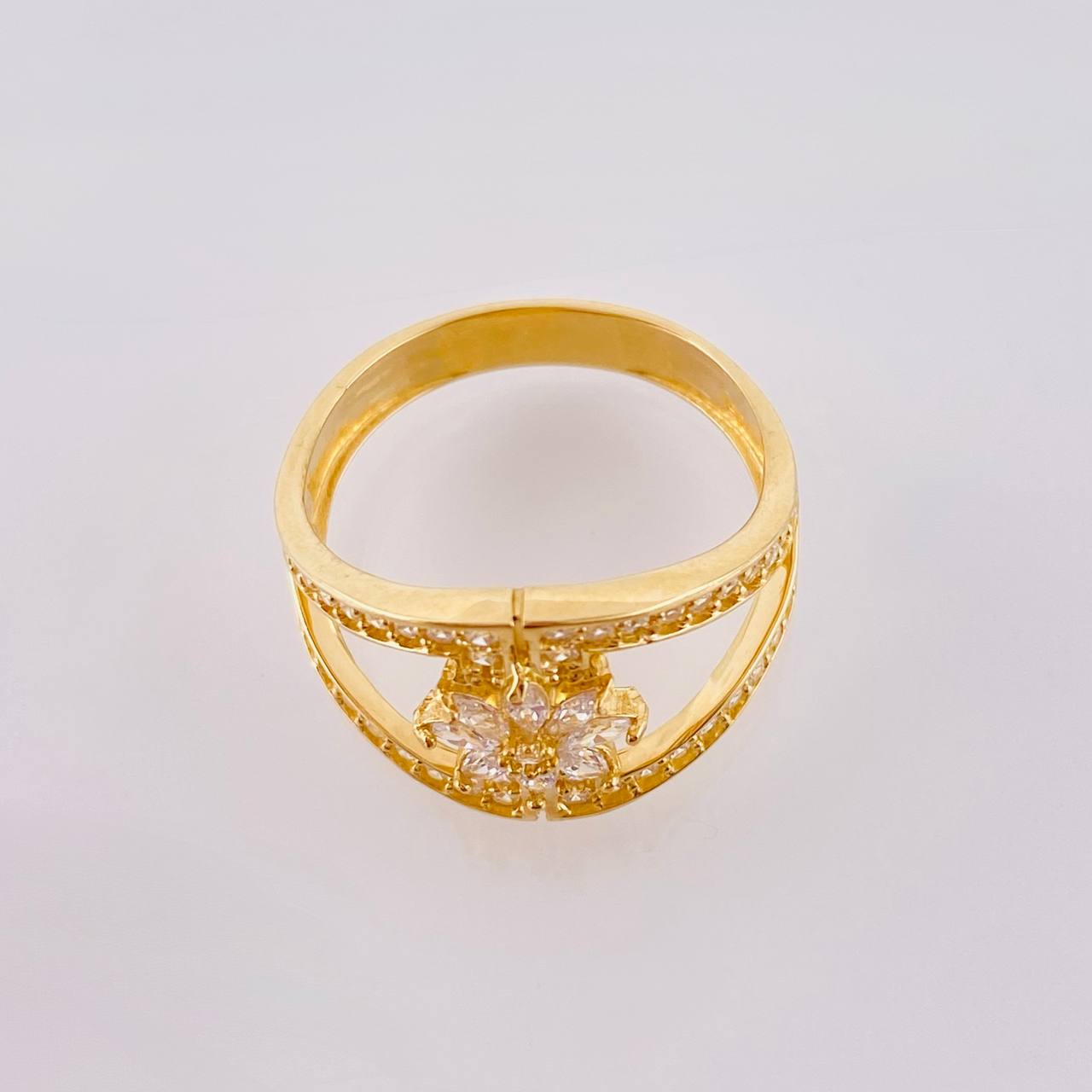 Anillo Estrella De Rombos Convergentes 3.7 g / T7 1/4 Oro Amarillo 18K