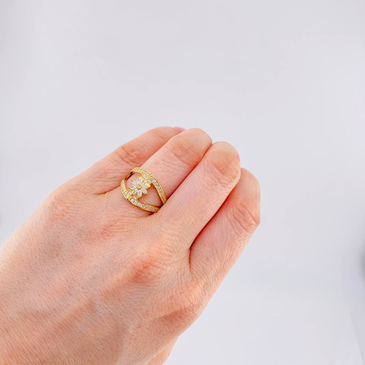 Anillo Estrella De Rombos Convergentes 3.7 g / T7 1/4 Oro Amarillo 18K