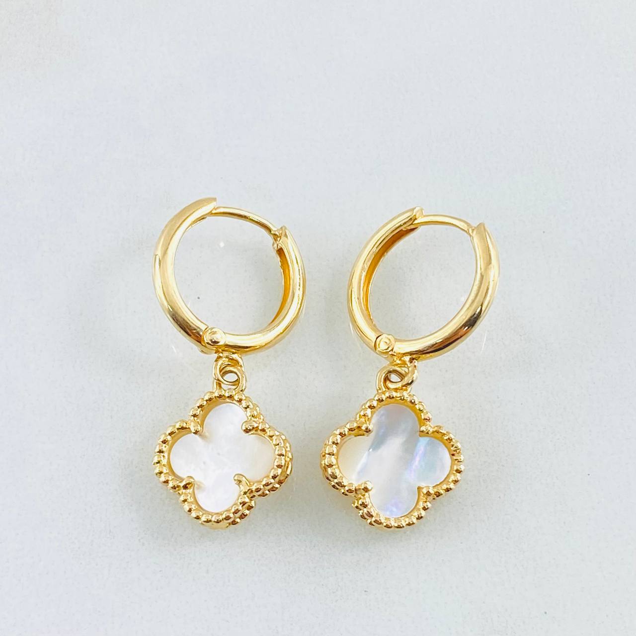 Candongas Trebol Blanco 5.8gr / 3cm / Oro Amarillo Nac.Esp. 18K