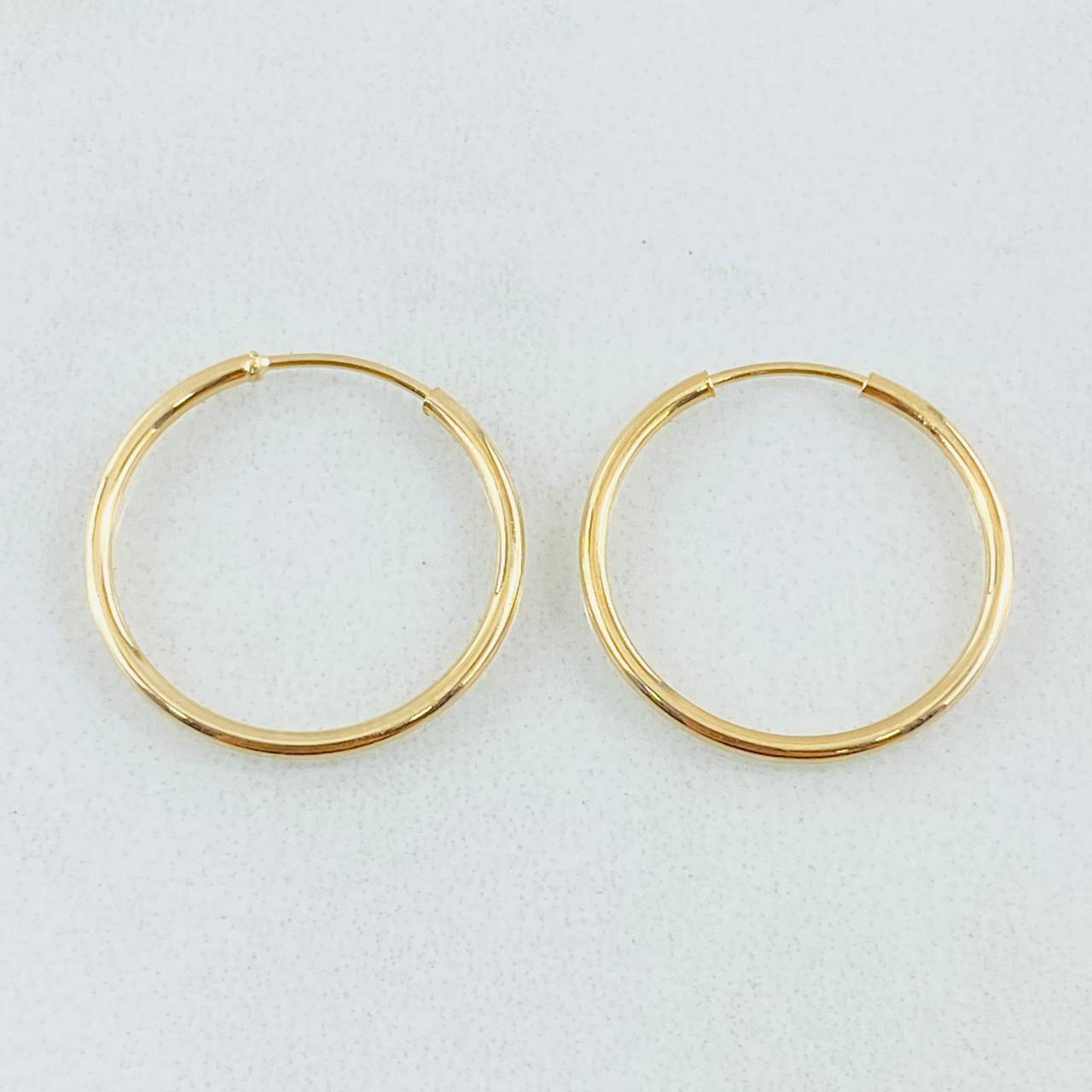 Candongas Aro Liso 0.75gr / 1.5cm / Oro Amarillo 18K