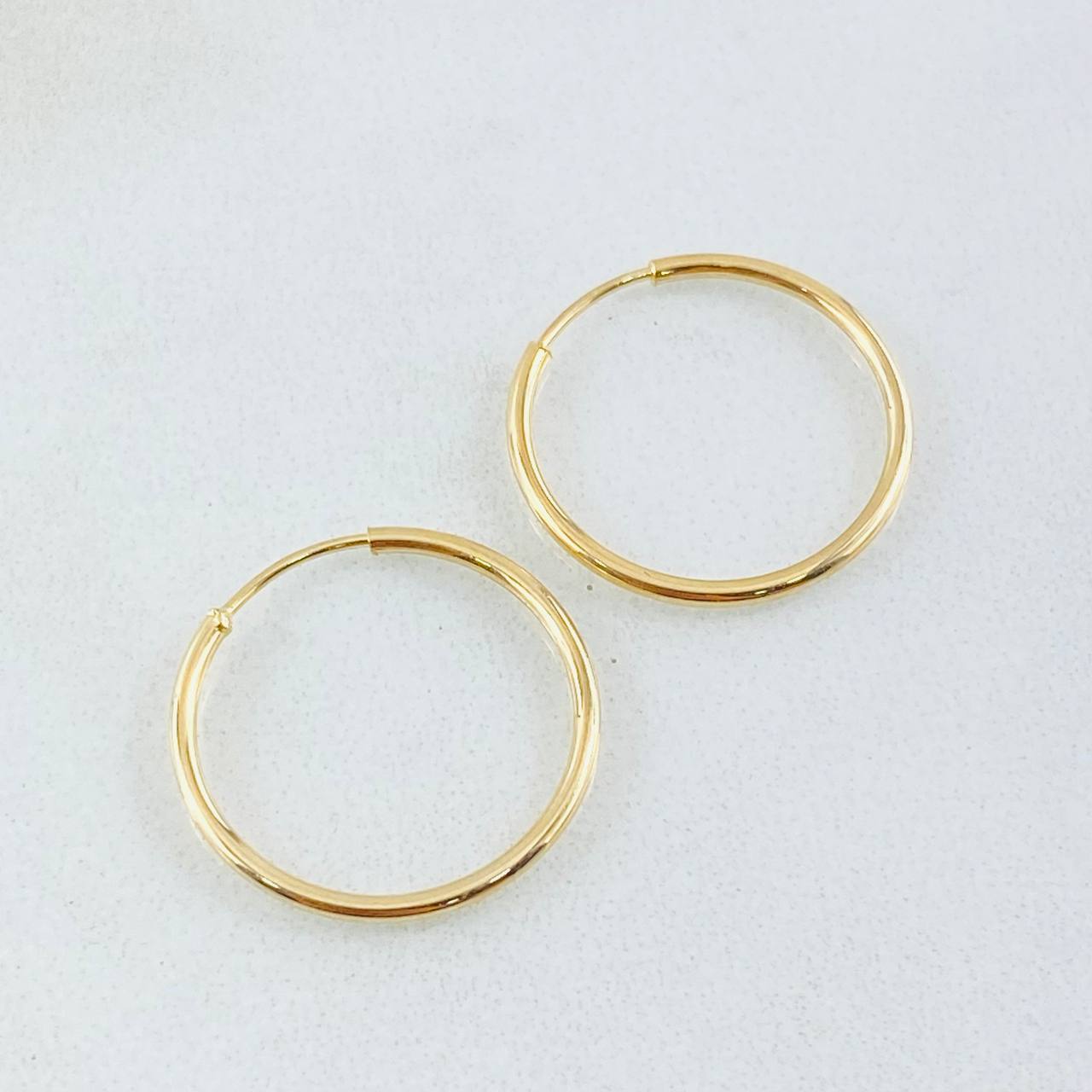Candongas Aro Liso 0.75gr / 1.5cm / Oro Amarillo 18K
