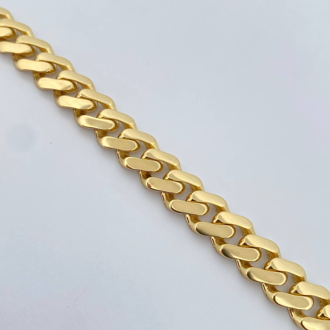Pulso Cubano Infinito  15.85gr / 20.6cm / 9.2mm Circones Blancos Oro Amarillo +2 18K $
