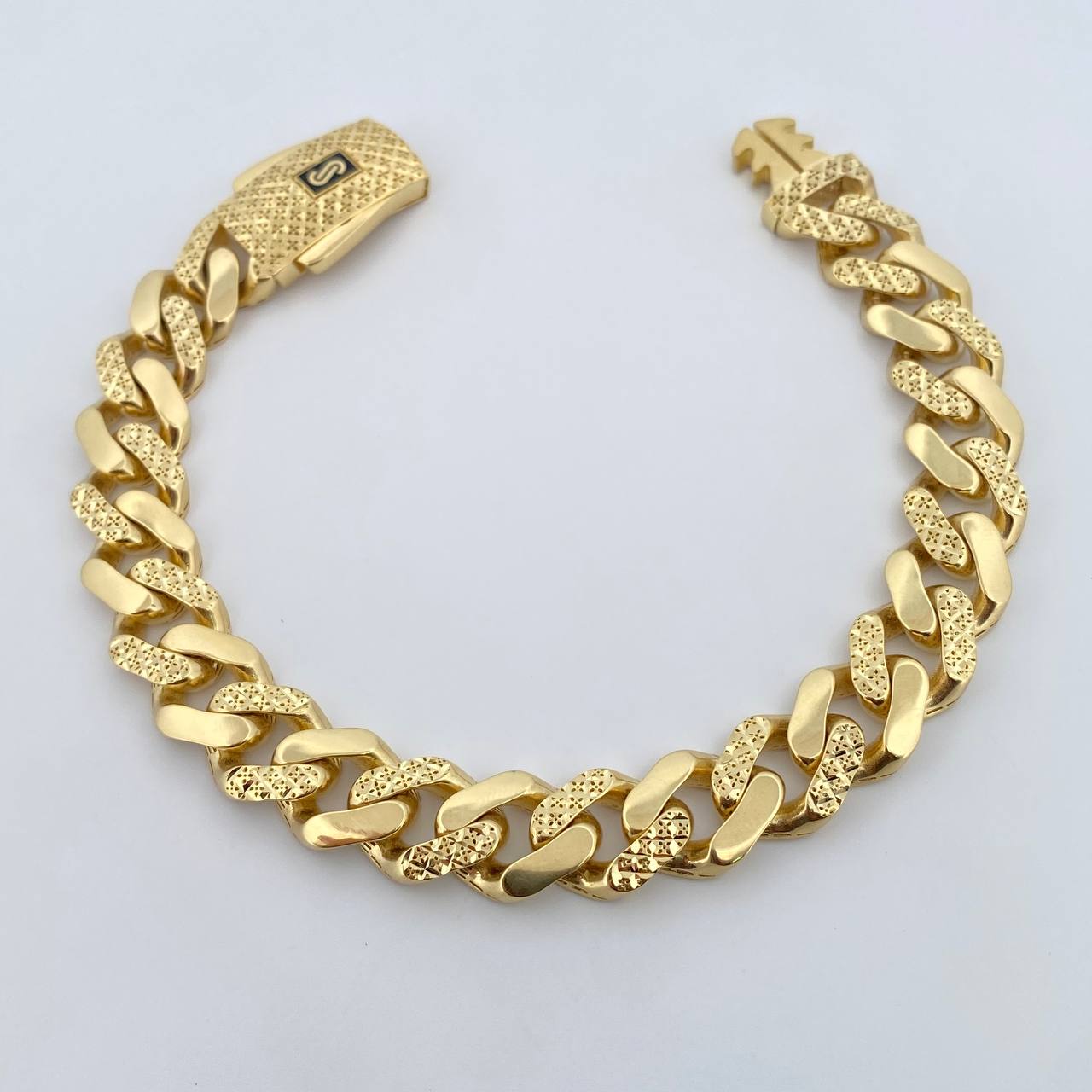 Pulso Cubano Infinito  19.15gr / 20.6cm / 11mm Diamantado Oro Amarillo +2 18K $