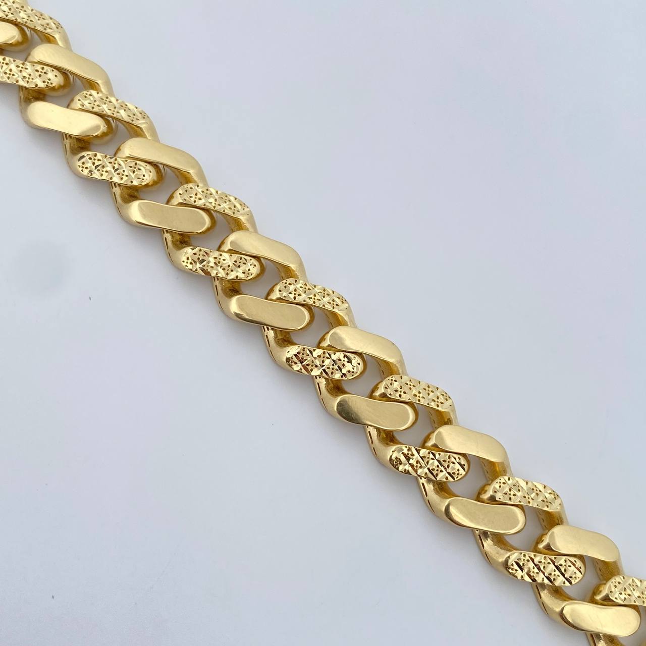Pulso Cubano Infinito  19.15gr / 20.6cm / 11mm Diamantado Oro Amarillo +2 18K $