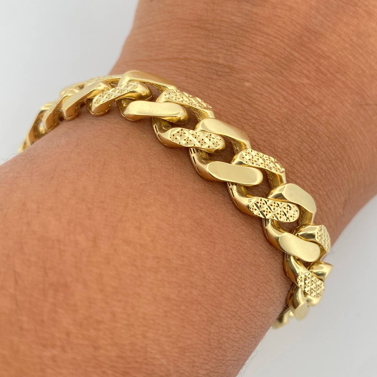 Pulso Cubano Infinito  19.15gr / 20.6cm / 11mm Diamantado Oro Amarillo +2 18K $