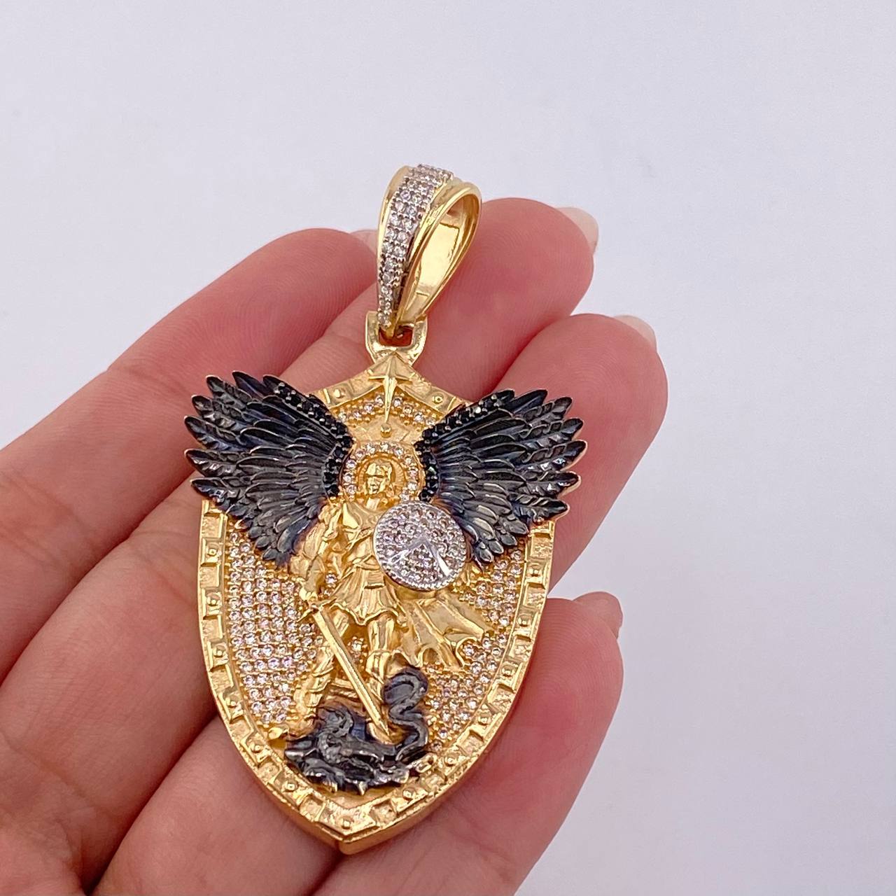 Dije San Miguel Arcangel 20.3 g / 6 cm Dos Oros Amarillo Blanco 18K